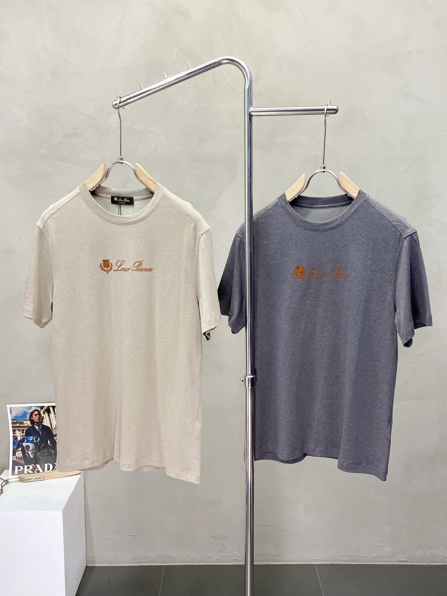 NO:155999,.LP-Loro Piana exclusively offers new original single men's casual short sleeves, high-end customization, high-end version, fashionable and versatile imported fabric, super soft and delicate, skin-friendly and comfortable to wear, high-end boutique, OEM, fine-made top body, very good, men's essential items, three standards, complete code number M-3XL,,loro piga,loro piga,T-shirt,alexander wang19860909.LP-Loro Piana诺悠翩雅独家专供新款原单男士休闲短袖 高端定制 高端版本 时尚百搭爆款进口面料 手感超柔软细腻 穿着亲肤舒适 高端精品 代工厂精细做上身非常赞 男士必备单品 三标齐全 码数M-3XL,,loro piana,loro piana,T-shirt,alexander wang,Men's clothing