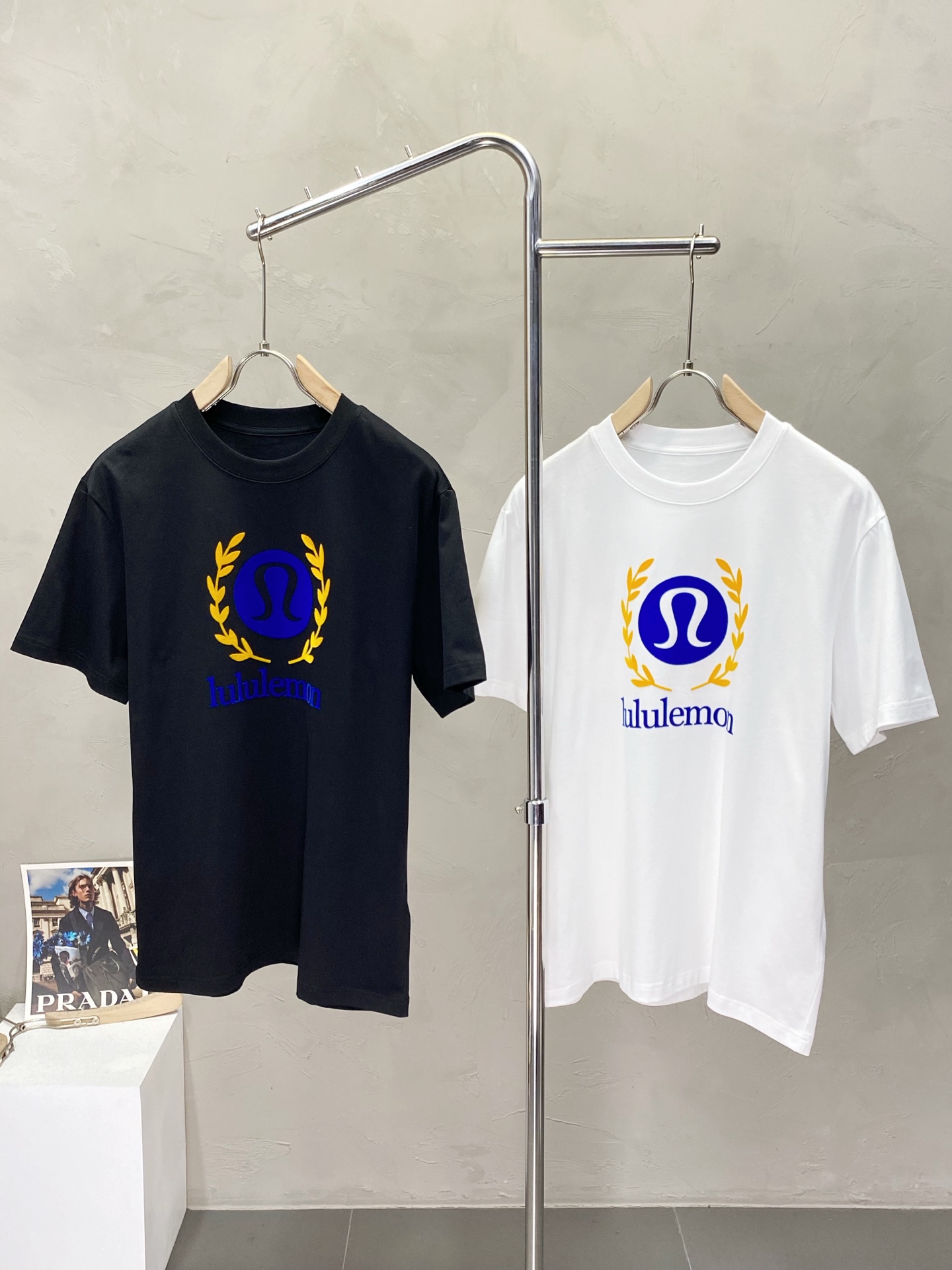 NO:155966,.Lululemon exclusively offers new original single men's casual short sleeves, high-end customization, high-end version, fashionable and versatile imported fabric, super soft and delicate, skin-friendly and comfortable to wear, high-end boutique, OEM, fine-made top body, very good, men's essential items, three standards, code M-3XL,, T-shirt, alexander wang19860909.Lululemon露露乐蒙独家专供新款原单男士休闲短袖 高端定制 高端版本 时尚百搭爆款进口面料 手感超柔软细腻 穿着亲肤舒适 高端精品 代工厂精细做上身非常赞 男士必备单品 三标齐全 码数M-3XL,,T-shirt,alexander wang,Men's clothing