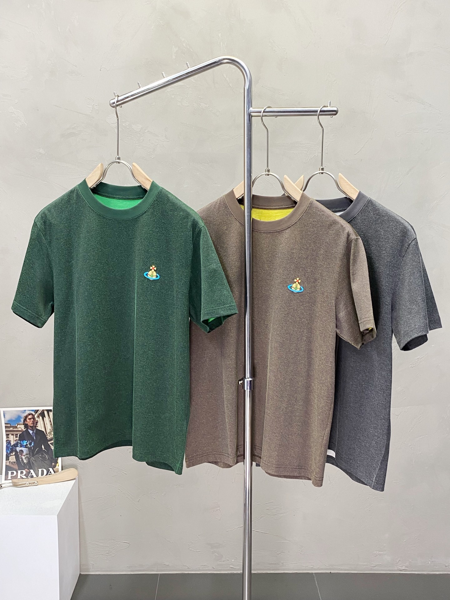 NO:156091,.Vivienne Westwood exclusively offers new original single men's casual short sleeves, high-end customization, high-end version, fashionable and versatile imported fabric, super soft and delicate, skin-friendly and comfortable to wear, high-end boutique, OEM, fine-made top body, very good, men's essential items, three standards, M-3XL, T-shirt, alexander wang19860909.Vivienne Westwood西太后独家专供新款原单男士休闲短袖 高端定制 高端版本 时尚百搭爆款进口面料 手感超柔软细腻 穿着亲肤舒适 高端精品 代工厂精细做上身非常赞 男士必备单品 三标齐全 码数M-3XL,,T-shirt,alexander wang,Men's clothing