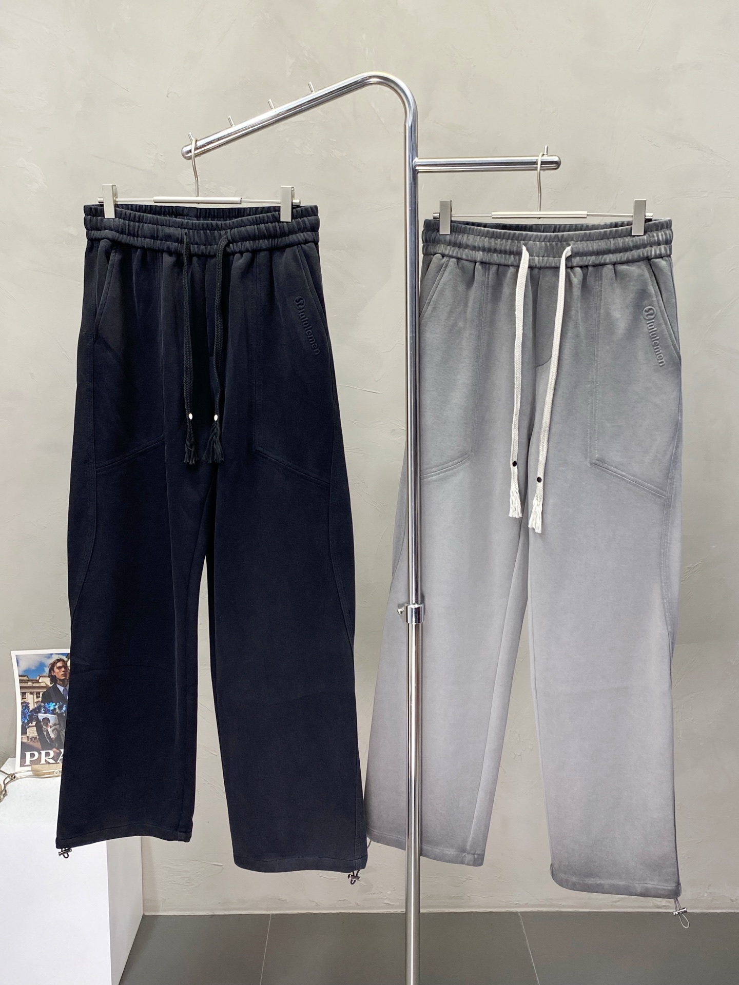 NO:155952,.Lululemon exclusively for new casual sleeves high-end version!  Customized fabrics for counters are breathable and comfortable, with impeccable details, and the brand element design concept reflects high quality. The feel is delicate and soft!  It is casually cut, with a great upper body style!  Number of codes: M-2XL, alexander wang19860909.Lululemon露露乐蒙独家专供新款 休闲卫裤 高端版本！专柜定制面料 透气舒适度高,细节无可挑剔,品牌元素设计理念,体现高品质.手感细腻柔软！呈现休闲裁剪,上身版型超赞！码数:M-2XL,,alexander wang,Men's clothing