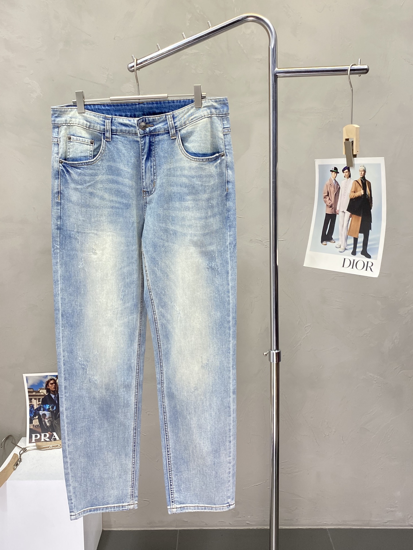 NO:155927,.SAINT LAURENT Saint Laurent exclusively for new styles of casual jeans high-end version!  Customized fabrics for counters are breathable and comfortable, with impeccable details, and the brand element design concept reflects high quality. The feel is delicate and soft!  It is casually cut, with a great upper body style!  Number of codes: 29-36, saint laurent, saint laurent, jeans, alexander wang19860909.SAINT LAURENT圣罗兰独家专供新款 休闲牛仔裤高端版本！专柜定制面料 透气舒适度高,细节无可挑剔,品牌元素设计理念,体现高品质.手感细腻柔软！呈现休闲裁剪,上身版型超赞！码数:29-36,,saint laurent,saint laurent,jeans,alexander wang,Men's clothing