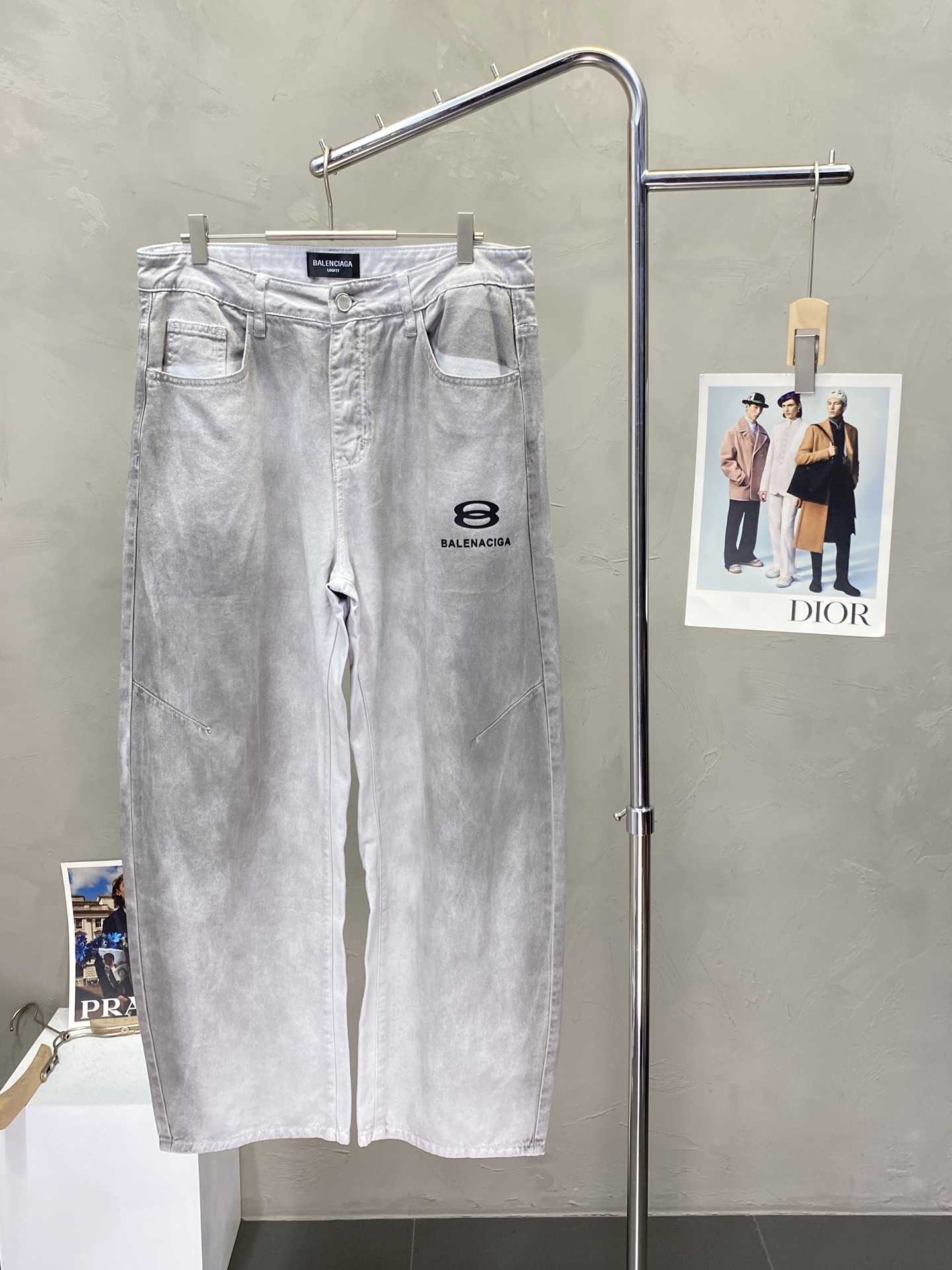 NO:155942,.Balenciga exclusively offers new styles of casual jeans high-end version!  Customized fabrics for counters are breathable and comfortable, with impeccable details, and the brand element design concept reflects high quality. The feel is delicate and soft!  It is casually cut, with a great upper body style!  Number of codes: 29-36, balenciaga, balenciaga, jeans, alexander wang19860909.Balenciga巴黎世家独家专供新款 休闲牛仔裤高端版本！专柜定制面料 透气舒适度高,细节无可挑剔,品牌元素设计理念,体现高品质.手感细腻柔软！呈现休闲裁剪,上身版型超赞！码数:29-36,,balenciaga,balenciaga,jeans,alexander wang,Men's clothing