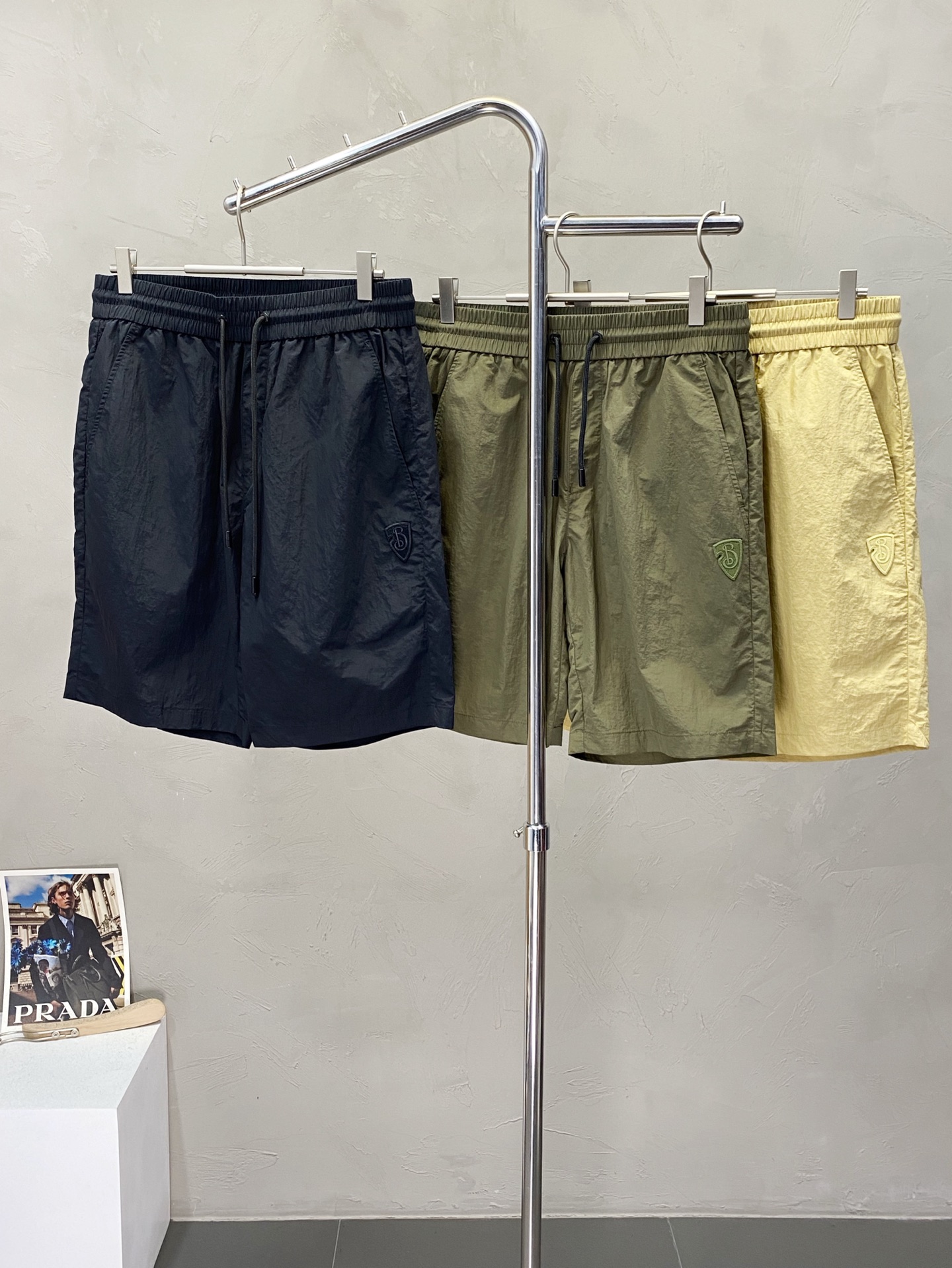 NO:156057,.Burberry exclusively offers new high-end versions of shorts!  Customized fabrics for counters are breathable and comfortable, with impeccable details, and the brand element design concept reflects high quality. The feel is delicate and soft!  It is casually cut, with a great upper body style!  Number of codes: M-3XL, burberry, burberry, shorts, alexander wang19860909.Burberry巴宝莉独家专供新款短裤高端版本！专柜定制面料 透气舒适度高,细节无可挑剔,品牌元素设计理念,体现高品质.手感细腻柔软！呈现休闲裁剪,上身版型超赞！码数: M-3XL,,burberry,burberry,shorts,alexander wang,Men's clothing