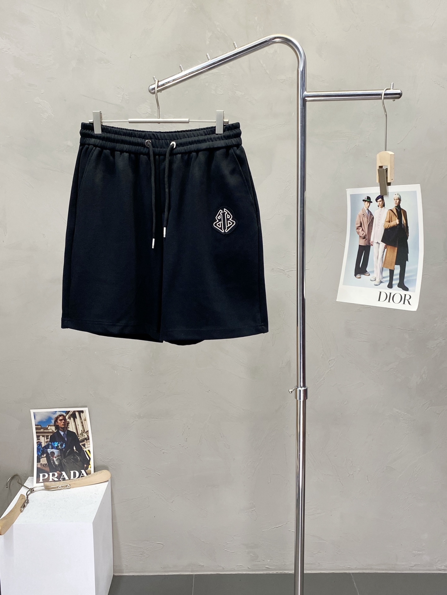 NO:155963,.Balenciga exclusively offers the new spring and summer shorts high-end version!  Customized fabrics for counters are breathable and comfortable, with impeccable details, and the brand element design concept reflects high quality. The feel is delicate and soft!  It is casually cut, with a great upper body style!  Code number M-3XL, balenciaga, balenciaga, shorts, alexander wang19860909.Balenciga巴黎世家独家专供新款春夏短裤高端版本！专柜定制面料 透气舒适度高,细节无可挑剔,品牌元素设计理念,体现高品质.手感细腻柔软！呈现休闲裁剪,上身版型超赞！码数M-3XL,,balenciaga,balenciaga,shorts,alexander wang,Men's clothing