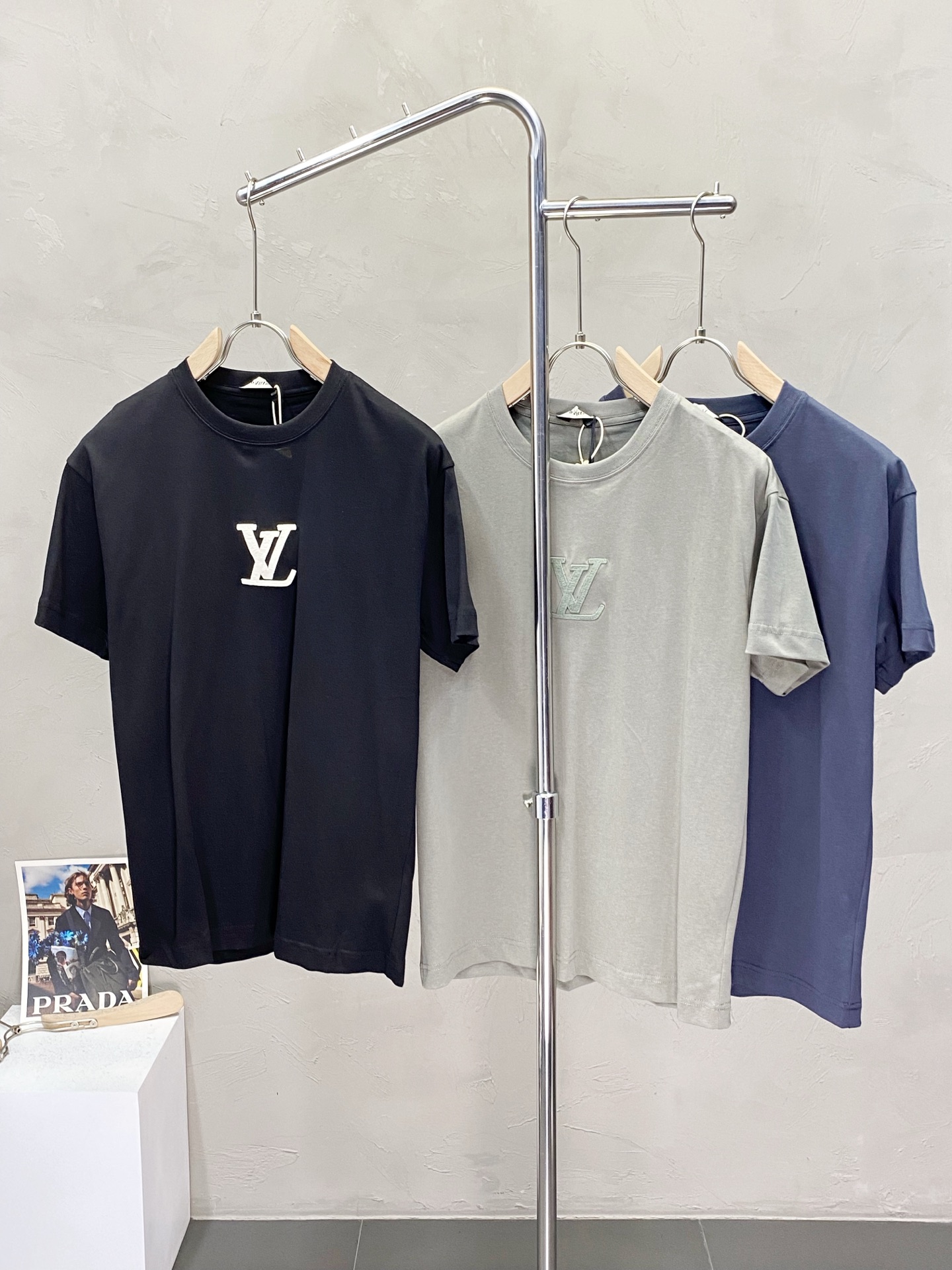 NO:155964,.Louis Vuitton exclusively offers new men's casual short sleeves, high-end customization, high-end version, fashionable and versatile imported fabric, super soft and delicate, skin-friendly and comfortable to wear, high-end boutique, OEM, fine-made top body, very good, men's essential items, three standards, S-2XL,,louis vuitton,louis vuitton,T-shirt,alexander wang19860909.Louis Vuitton路易威登独家专供新款男士休闲短袖 高端定制 高端版本 时尚百搭爆款进口面料 手感超柔软细腻 穿着亲肤舒适 高端精品 代工厂精细做上身非常赞 男士必备单品 三标齐全 码数S-2XL,,louis vuitton,louis vuitton,T-shirt,alexander wang,Men's clothing