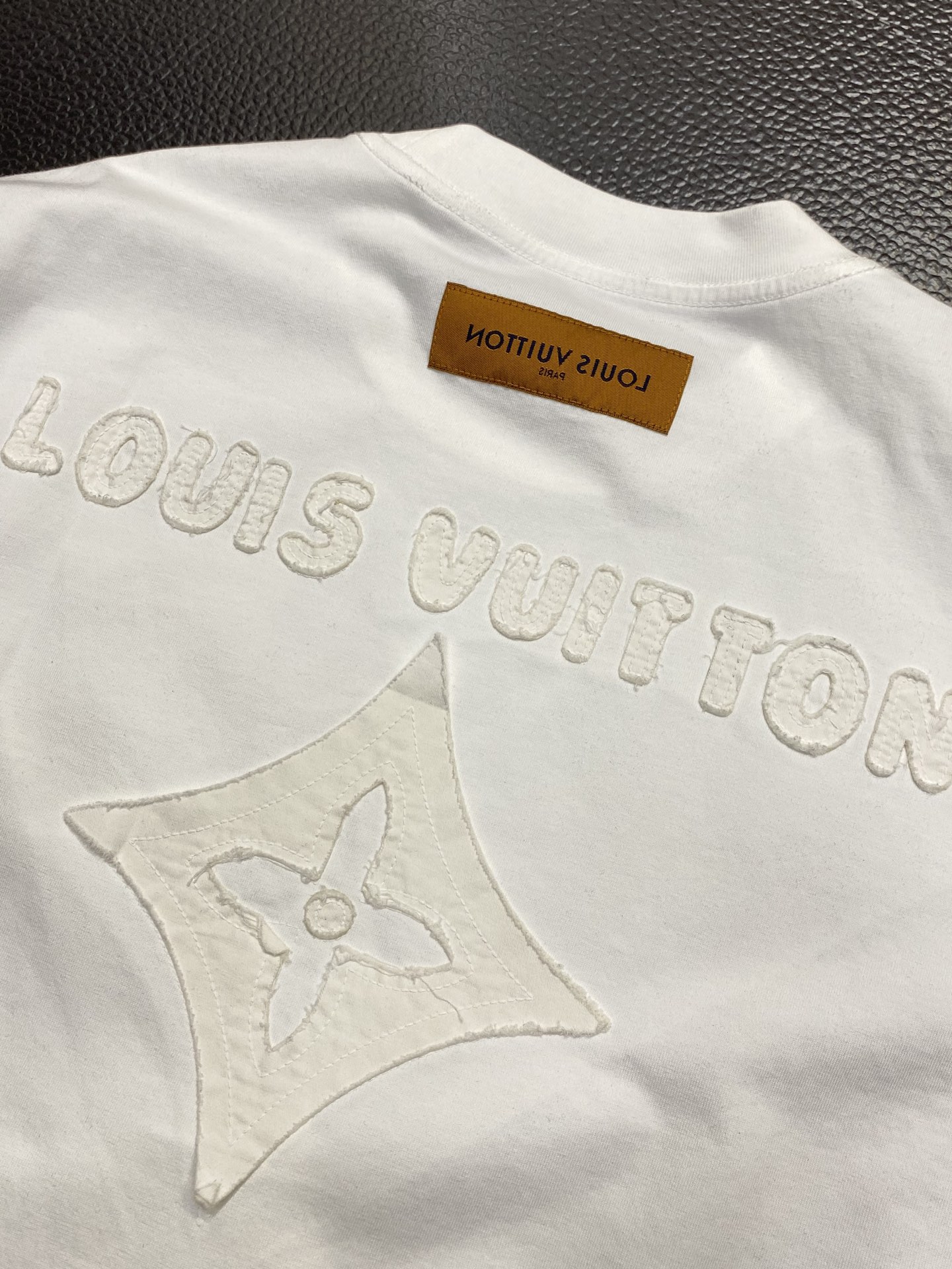 。Louis Vuitton路易威登💥独家专供新款原单男士休闲短袖 高端定制 高端版本 时尚百搭爆款⚠️