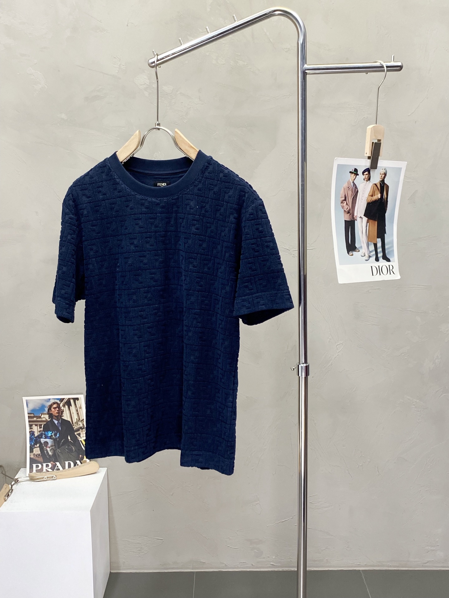 NO:159879,.FENDI exclusively offers new styles, casual short-sleeved high-end version!  Customized fabrics for counters are breathable and comfortable, with impeccable details, and the brand element design concept reflects high quality. Logo pattern, delicate and soft feel!  It is casually cut, with a great upper body style!  S-XL, fendi, fendi, T-shirt, alexander wang19860909.FENDI芬迪独家专供新款 休闲短袖 高端版本！专柜定制面料 透气舒适度高,细节无可挑剔,品牌元素设计理念,体现高品质.logo图案,手感细腻柔软！呈现休闲裁剪,上身版型超赞！码数S-XL,,fendi,fendi,T-shirt,alexander wang,Men's clothing