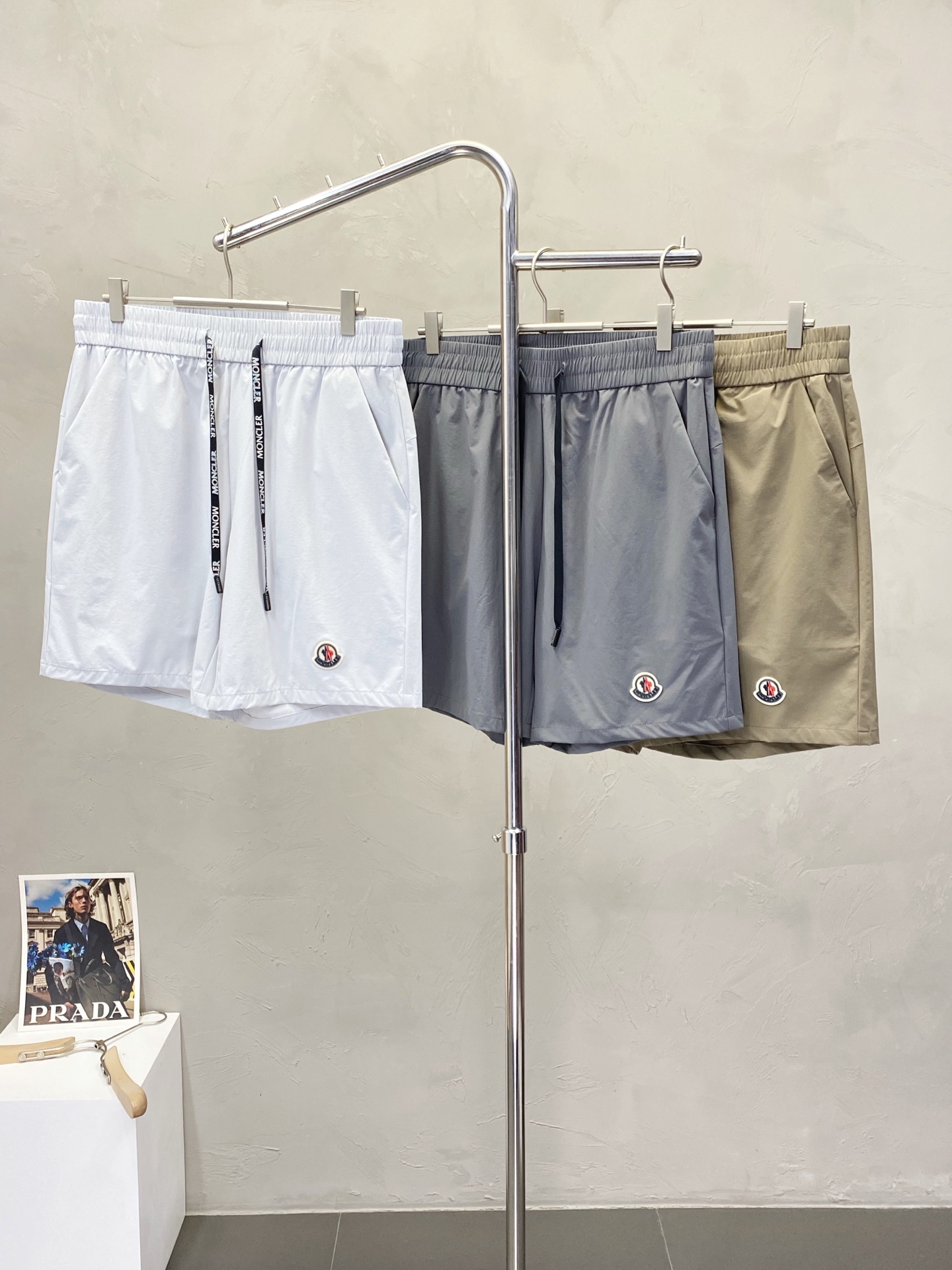 NO:159845,.Moncler matte exclusively for new shorts high-end versions!  Customized fabrics for counters are breathable and comfortable, with impeccable details, and the brand element design concept reflects high quality. The feel is delicate and soft!  It is casually cut, with a great upper body style!  Number of codes: S-3XL, christian louboutin, Moncler, shorts, alexander wang19860909.Moncler蒙口独家专供新款短裤高端版本！专柜定制面料 透气舒适度高,细节无可挑剔,品牌元素设计理念,体现高品质.手感细腻柔软！呈现休闲裁剪,上身版型超赞！码数: S-3XL,,christian louboutin,Moncler,shorts,alexander wang,Men's clothing