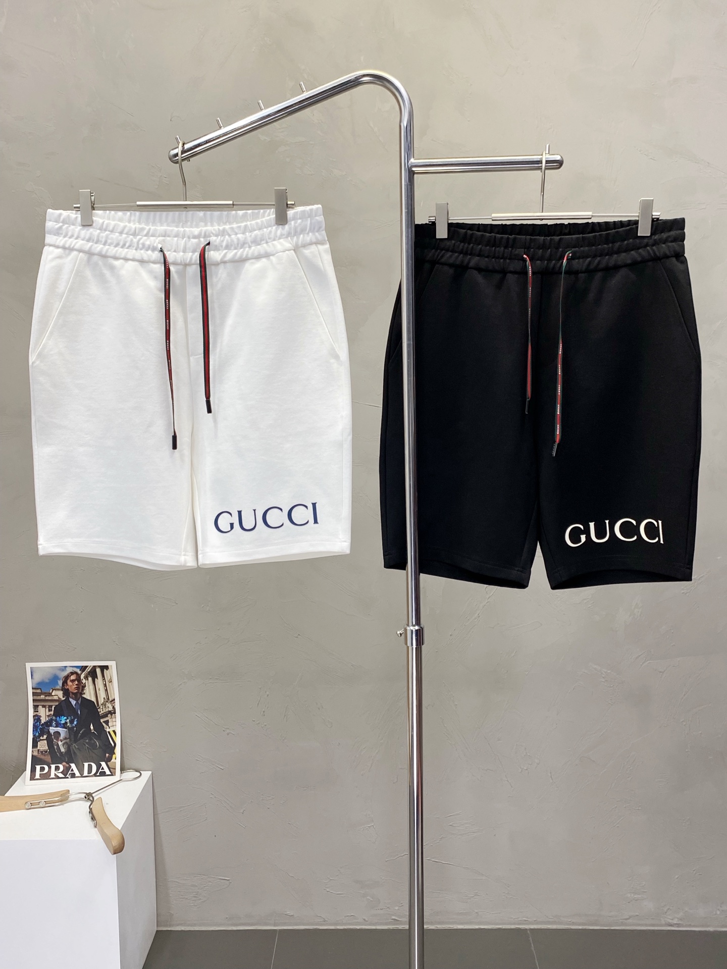 NO:159848,.Gucci exclusively offers new high-end versions of shorts!  Customized fabrics for counters are breathable and comfortable, with impeccable details, and the brand element design concept reflects high quality. The feel is delicate and soft!  It is casually cut, with a great upper body style!  Number of codes: M-3XL, gucci, gucci, shorts, alexander wang19860909.Gucci古驰独家专供新款短裤高端版本！专柜定制面料 透气舒适度高,细节无可挑剔,品牌元素设计理念,体现高品质.手感细腻柔软！呈现休闲裁剪,上身版型超赞！码数: M-3XL,,gucci,gucci,shorts,alexander wang,Men's clothing