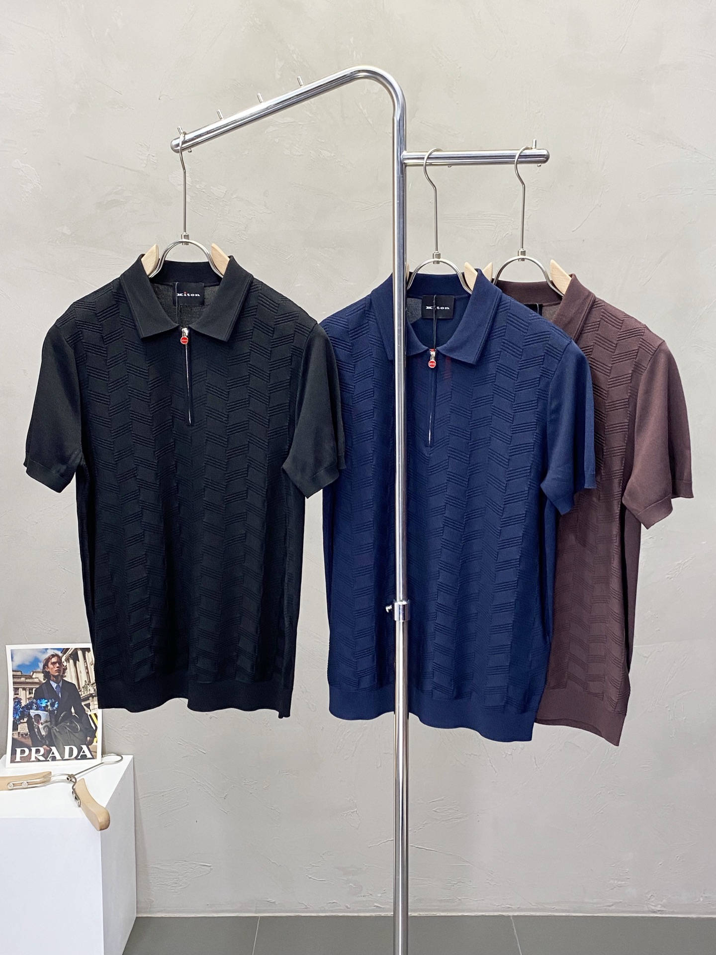 NO:159862,.KITON exclusively offers new original single men's casual short sleeves, high-end customization, high-end version, fashionable and versatile imported fabric, super soft and delicate, skin-friendly and comfortable to wear, high-end boutique, OEM, fine-made, very good for the upper body, men's essential items, complete three standards, 48-56,,T-shirt,alexander wang19860909.KITON独家专供新款原单男士休闲短袖 高端定制 高版本 时尚百搭爆款进口面料 手感超柔软细腻 穿着亲肤舒适 高端精品 代工厂精细做上身非常赞 男士必备单品 三标齐全 码数48-56,,T-shirt,alexander wang,Men's clothing