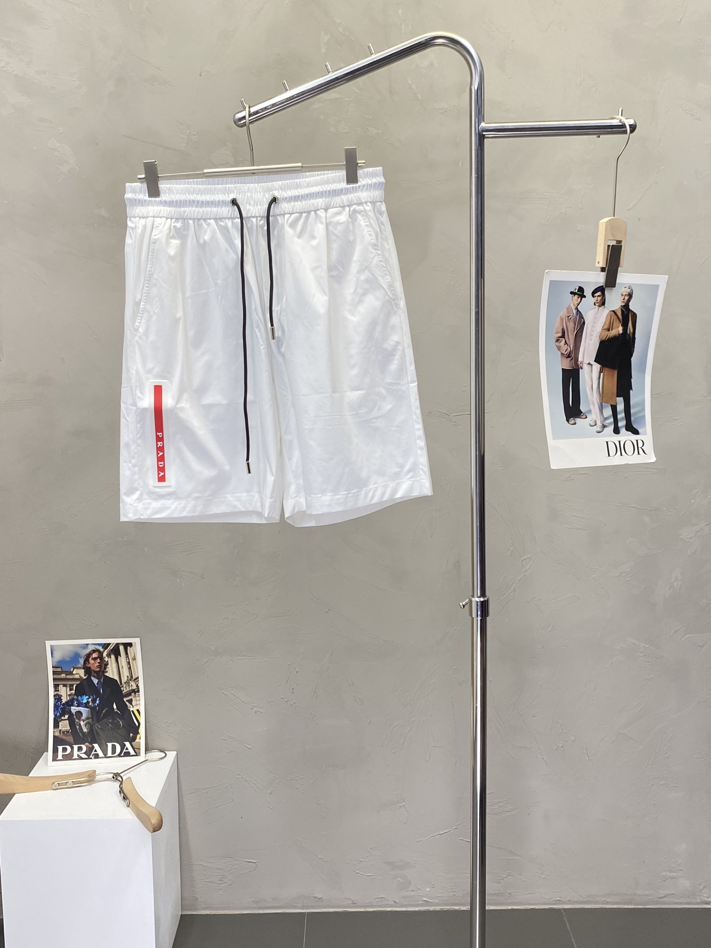 NO:159851,.Prada exclusively available in new styles, casual shorts high-end version!  Customized fabrics for counters are breathable and comfortable, with impeccable details, and the brand element design concept reflects high quality. The feel is delicate and soft!  It is casually cut, with a great upper body style!  Number of codes: 48-56, prada, prada, shorts, alexander wang19860909.Prada普拉达独家专供新款 休闲短裤高端版本！专柜定制面料 透气舒适度高,细节无可挑剔,品牌元素设计理念,体现高品质.手感细腻柔软！呈现休闲裁剪,上身版型超赞！码数:48-56,,prada,prada,shorts,alexander wang,Men's clothing