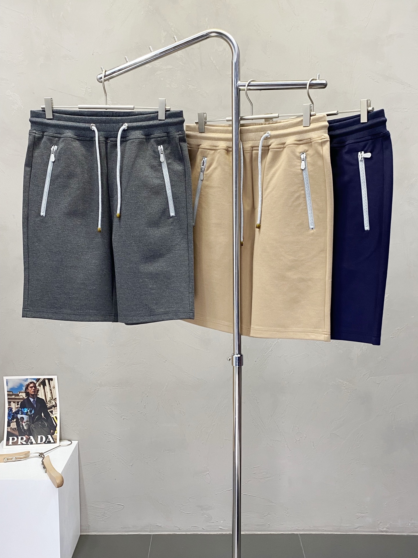 NO:159860,.BC-Brunello Cucineli Brunello Cucineli exclusively for new styles, high-end version of shorts!  Customized fabrics for counters are breathable and comfortable, with impeccable details, and the brand element design concept reflects high quality. The feel is delicate and soft!  It is casually cut, with a great upper body style!  Number of codes: 48-56, brunello cucinelli, shorts, alexander wang19860909.BC-Brunello Cucineli 布鲁内洛·库奇内利独家专供新款 短裤高端版本！专柜定制面料 透气舒适度高,细节无可挑剔,品牌元素设计理念,体现高品质.手感细腻柔软！呈现休闲裁剪,上身版型超赞！码数: 48-56,,brunello cucinelli,shorts,alexander wang,Men's clothing