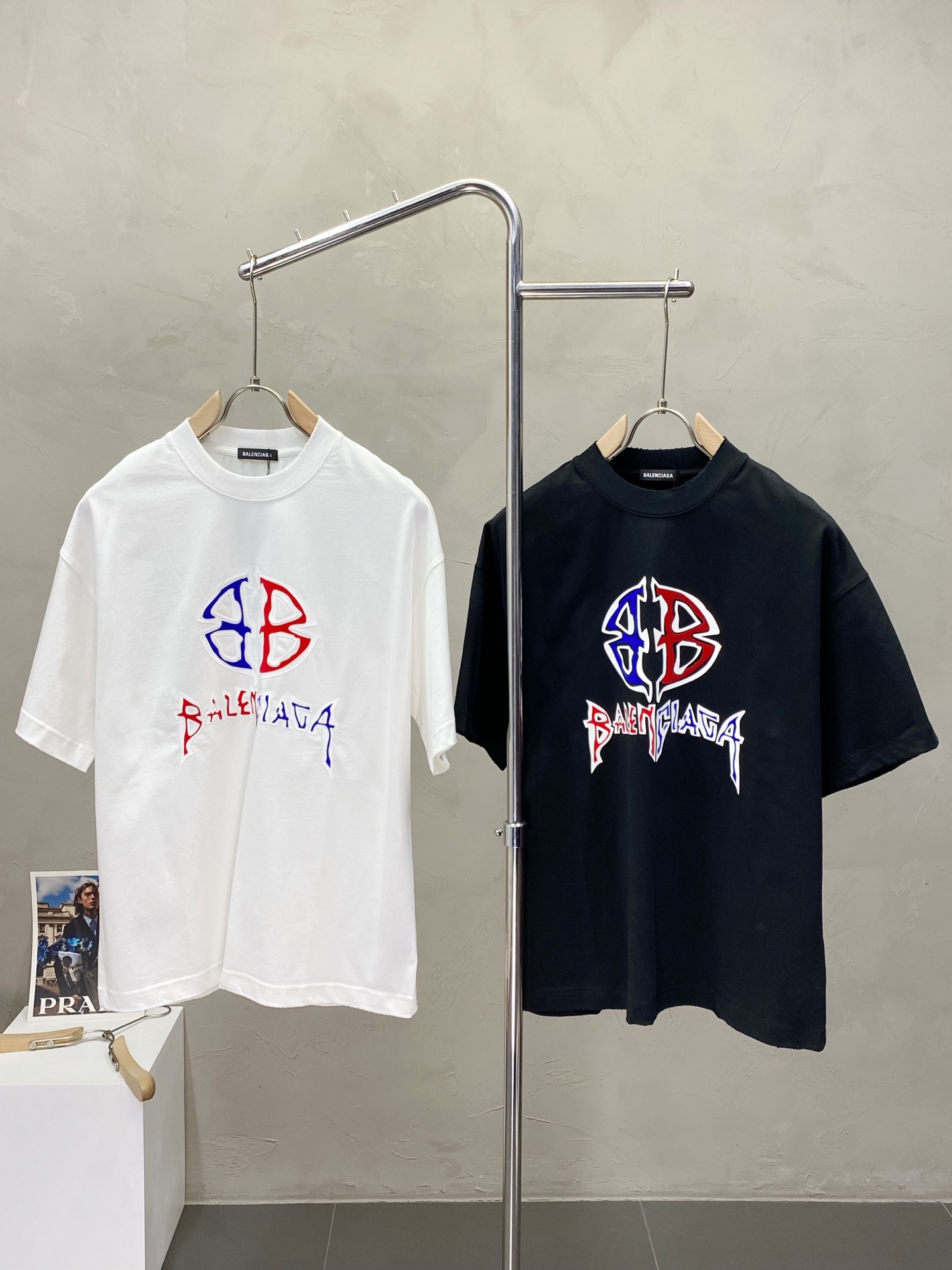 NO:159877,.Balenciga exclusively offers new original single men's casual short sleeves, high-end customization, high-end version, fashionable and versatile imported fabric, super soft and delicate, skin-friendly and comfortable to wear, high-end boutique, OEM, fine-made top body, very good, men's essential items, three standards, 46-54,,balenciaga,balenciaga,T-shirt,alexander wang19860909.Balenciga巴黎世家独家专供新款原单男士休闲短袖 高端定制 高版本 时尚百搭爆款进口面料 手感超柔软细腻 穿着亲肤舒适 高端精品 代工厂精细做上身非常赞 男士必备单品 三标齐全 码数46-54,,balenciaga,balenciaga,T-shirt,alexander wang,Men's clothing