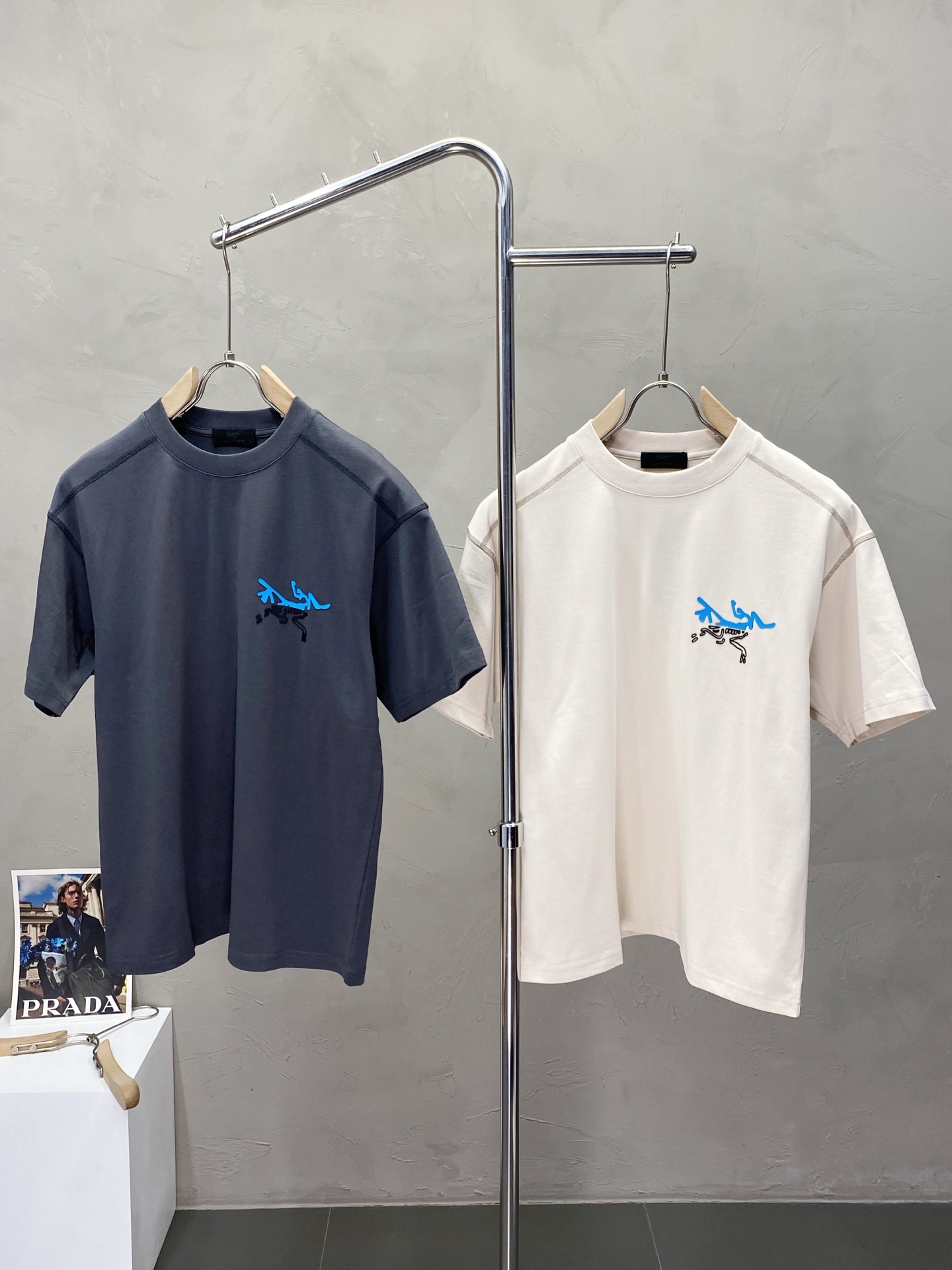 NO:159867,.Arc’teryx Archaeopteryx exclusively offers new original single men’s casual short sleeves, high-end customization, high-end version, fashionable and versatile imported fabric, super soft and delicate, skin-friendly and comfortable to wear, high-end boutique, OEM, fine-made top body, very good, men’s essential items, three standards, 46-54, arc'teryx, T-shirt, alexander wang19860909.Arc’teryx始祖鸟独家专供新款原单男士休闲短袖 高端定制 高版本 时尚百搭爆款进口面料 手感超柔软细腻 穿着亲肤舒适 高端精品 代工厂精细做上身非常赞 男士必备单品 三标齐全 码数46-54,arc'teryx,T-shirt,alexander wang,Men's clothing