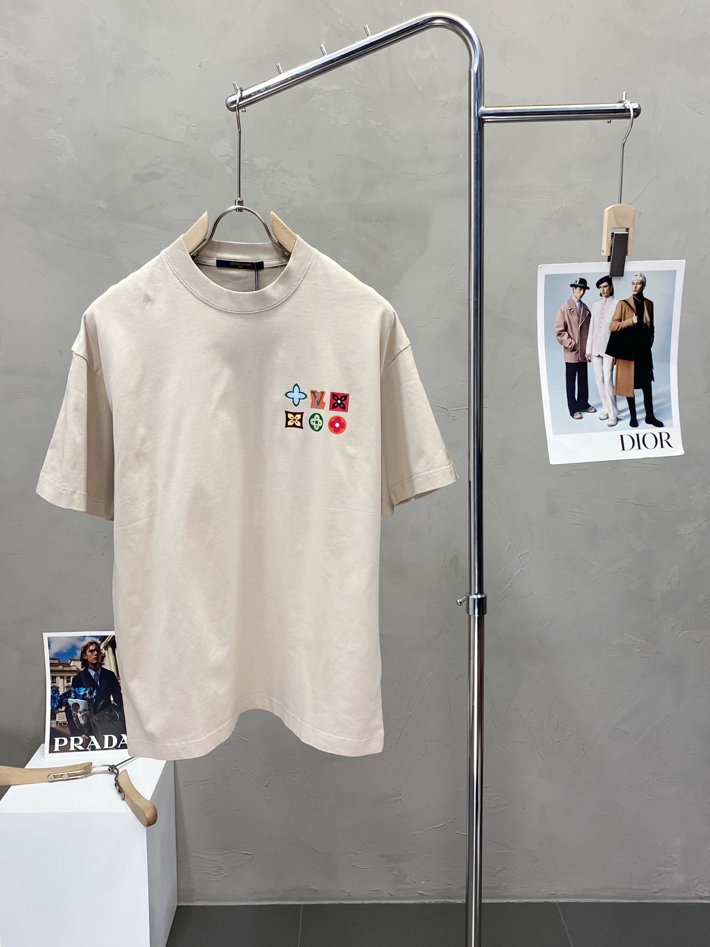 NO:159868,.Louis Vuitton exclusively offers new original single men's casual short sleeves, high-end customization, high-end version, fashionable and versatile imported fabric, super soft and delicate, skin-friendly and comfortable to wear, high-end boutique, OEM factory fine-made top body, very good men's essential items, three standards, 46-54,,louis vuitton,louis vuitton,T-shirt,alexander wang19860909.Louis Vuitton路易威登独家专供新款原单男士休闲短袖 高端定制 高版本 时尚百搭爆款进口面料 手感超柔软细腻 穿着亲肤舒适 高端精品 代工厂精细做上身非常赞 男士必备单品 三标齐全 码数46-54,,louis vuitton,louis vuitton,T-shirt,alexander wang,Men's clothing