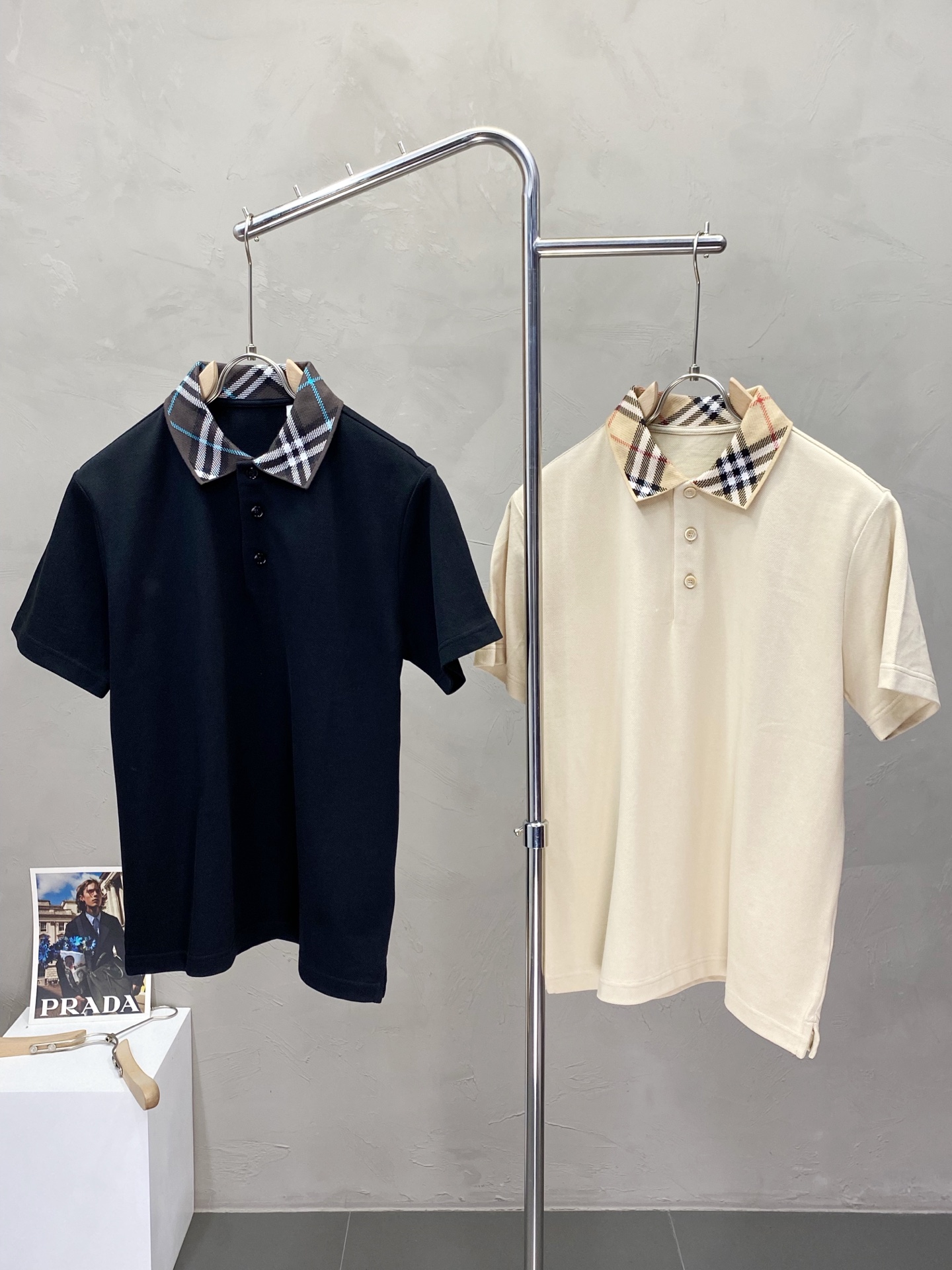 NO:159866,.The highest version!  Burberry exclusively offers new original single men's casual short sleeves, high-end customization, high-end version, fashionable and versatile imported fabric, super soft and delicate, skin-friendly and comfortable to wear, high-end boutique, OEM, fine production, very good for the upper body, men's essential items, three standards, M-2XL,,burberry,burberry,T-shirt,alexander wang19860909.最高版本！Burberry巴宝莉独家专供新款原单男士休闲短袖 高端定制 高版本 时尚百搭爆款进口面料 手感超柔软细腻 穿着亲肤舒适 高端精品 代工厂精细做上身非常赞 男士必备单品 三标齐全 码数M-2XL,,burberry,burberry,T-shirt,alexander wang,Men's clothing