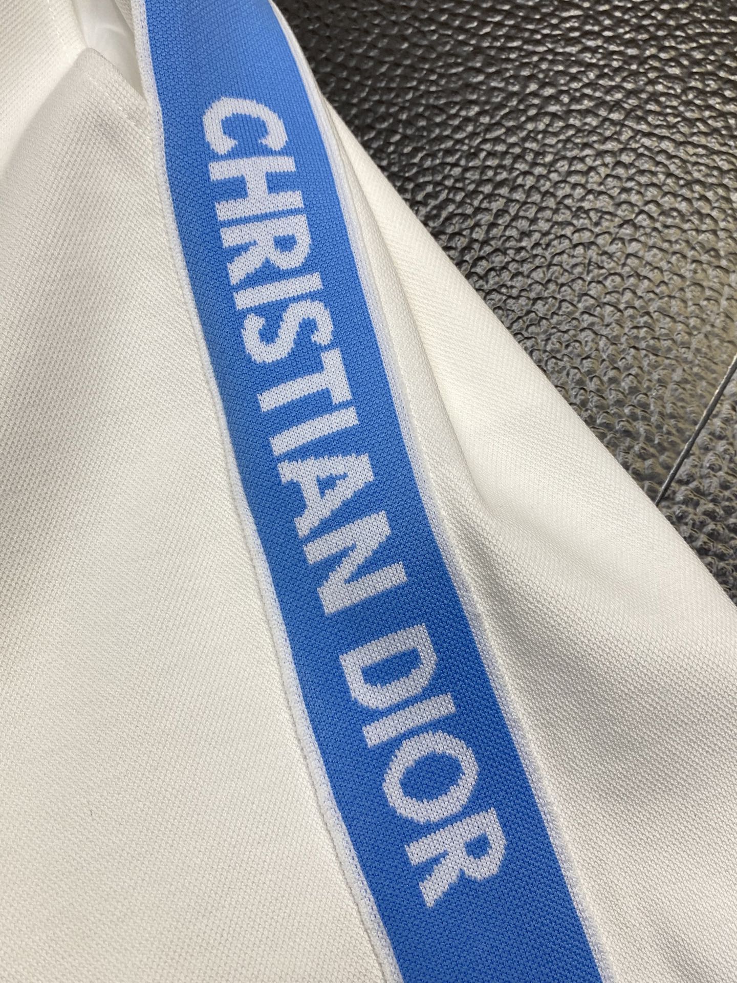 。Dior迪奥💥独家专供新款短裤🩳高端版本！专柜定制面料 透气舒适度高，细节无可挑剔，品牌元素设计理念，