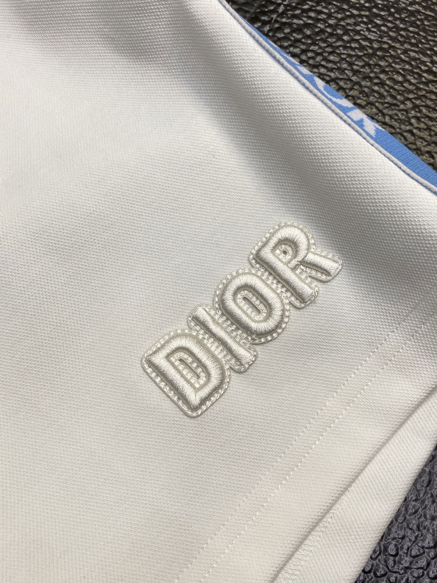 。Dior迪奥💥独家专供新款短裤🩳高端版本！专柜定制面料 透气舒适度高，细节无可挑剔，品牌元素设计理念，