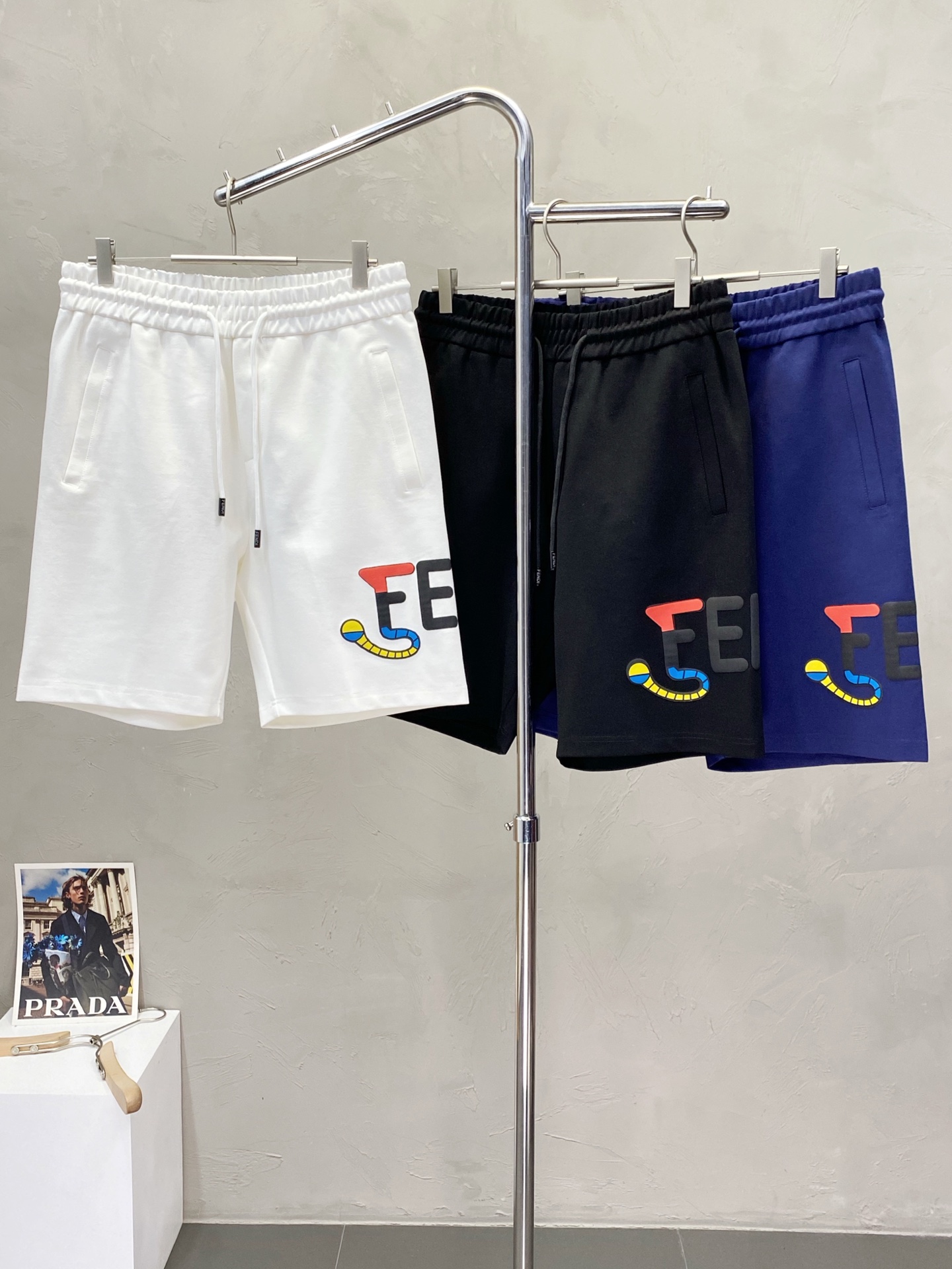 NO:159857,.FENDI exclusively offers new high-end versions of shorts!  Customized fabrics for counters are breathable and comfortable, with impeccable details, and the brand element design concept reflects high quality. The feel is delicate and soft!  It is casually cut, with a great upper body style!  Number of codes: M-3XL, fendi, fendi, shorts, alexander wang19860909.FENDI芬迪独家专供新款短裤高端版本！专柜定制面料 透气舒适度高,细节无可挑剔,品牌元素设计理念,体现高品质.手感细腻柔软！呈现休闲裁剪,上身版型超赞！码数: M-3XL,,fendi,fendi,shorts,alexander wang,Men's clothing