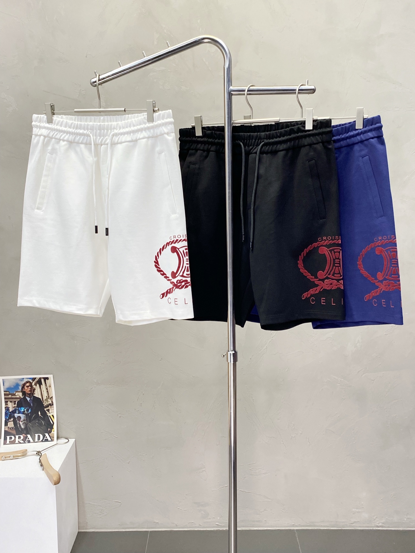 NO:161408,.CELINE exclusively offers the new high-end version of shorts!  Customized fabrics for counters are breathable and comfortable, with impeccable details, and the brand element design concept reflects high quality. The feel is delicate and soft!  It is casually cut, with a great upper body style!  Number of codes: M-3XL, celine, celine, shorts, alexander wang19860909.CELINE赛琳独家专供新款短裤高端版本！专柜定制面料 透气舒适度高,细节无可挑剔,品牌元素设计理念,体现高品质.手感细腻柔软！呈现休闲裁剪,上身版型超赞！码数: M-3XL,,celine,celine,shorts,alexander wang,Men's clothing