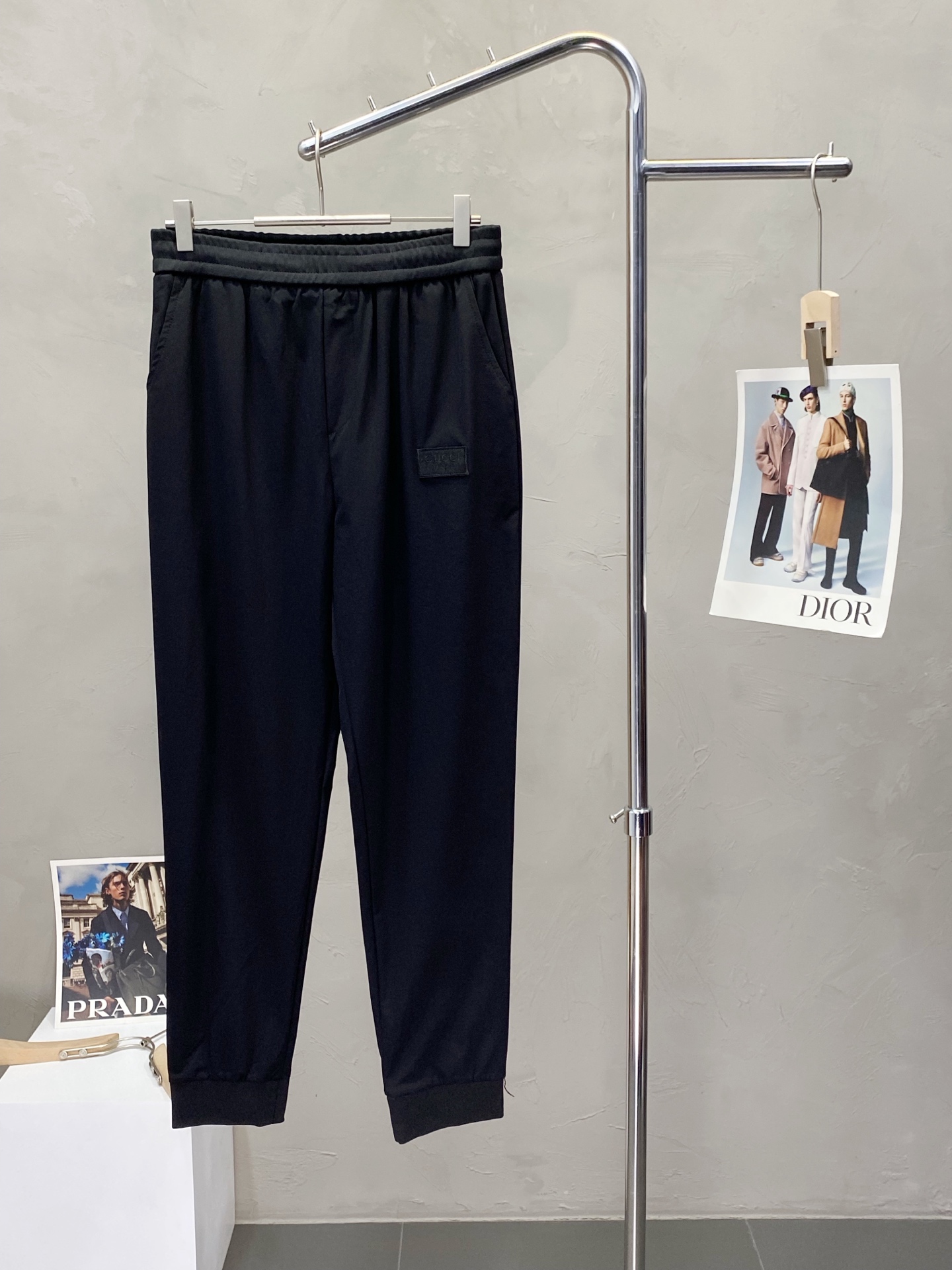 NO:161416,.Gucci exclusively offers new casual pants high-end version!  Customized fabrics for counters are breathable and comfortable, with impeccable details, and the brand element design concept reflects high quality. The feel is delicate and soft!  It is casually cut, with a great upper body style!  Number of codes: 48-56, gucci, gucci, alexander wang19860909.Gucci古驰独家专供新款 休闲裤 高端版本！专柜定制面料 透气舒适度高,细节无可挑剔,品牌元素设计理念,体现高品质.手感细腻柔软！呈现休闲裁剪,上身版型超赞！码数: 48-56,,gucci,gucci,alexander wang,Men's clothing