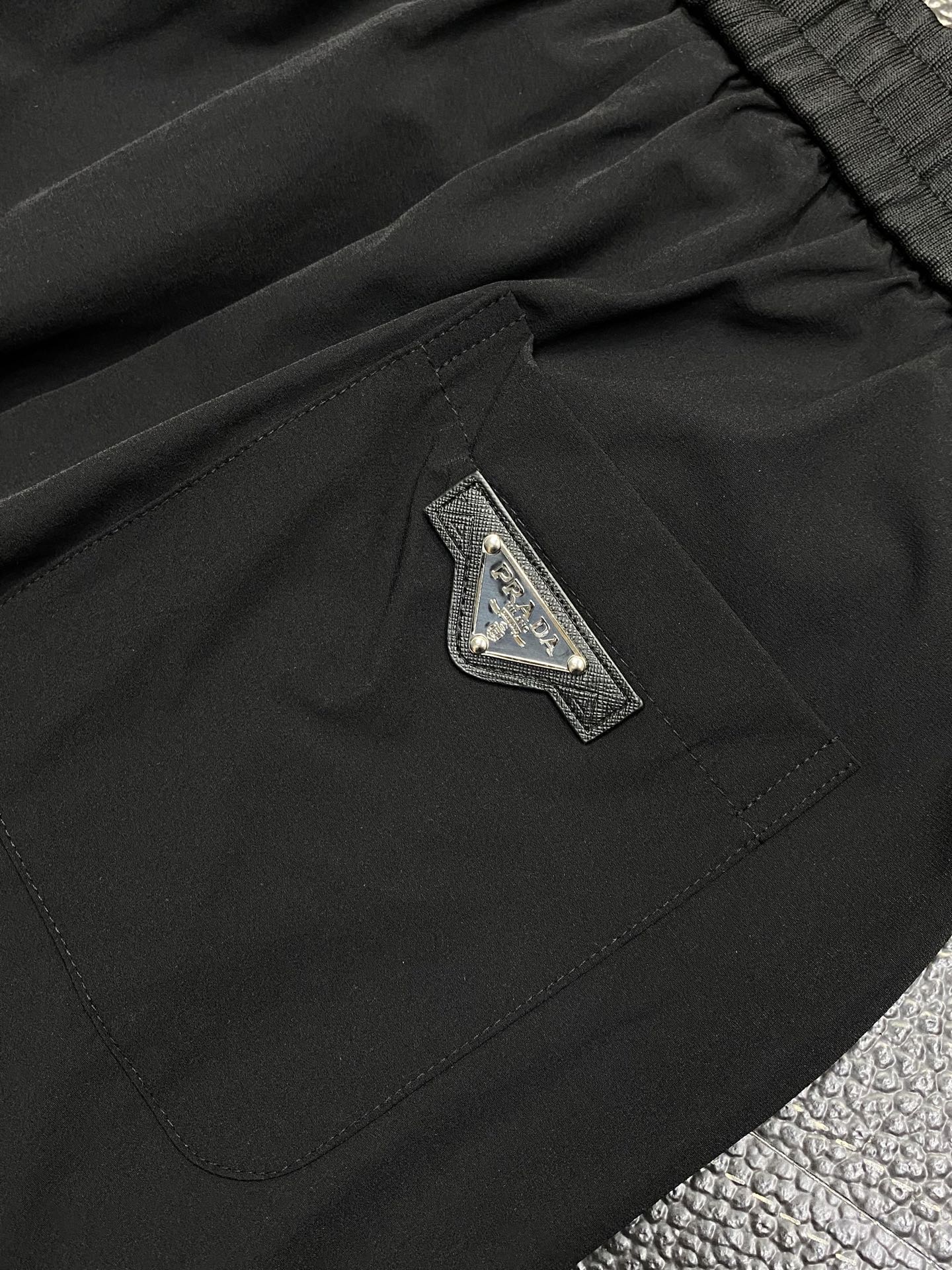 。Prada普拉达💥独家专供新款 休闲裤 高端版本！专柜定制面料 透气舒适度高，细节无可挑剔，品牌元素设