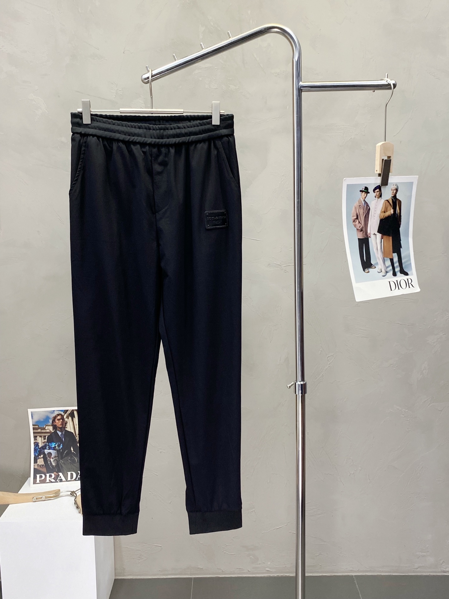 NO:161397,.Dolce & Gabbana exclusively offers new casual pants high-end version!  Customized fabrics for counters are breathable and comfortable, with impeccable details, and the brand element design concept reflects high quality. The feel is delicate and soft!  It is casually cut, with a great upper body style!  Number of codes: 48-56, Dolce & Gabbana, Dolce & Gabbana, alexander wang19860909.Dolce&Gabbana杜嘉班纳独家专供新款 休闲裤 高端版本！专柜定制面料 透气舒适度高,细节无可挑剔,品牌元素设计理念,体现高品质.手感细腻柔软！呈现休闲裁剪,上身版型超赞！码数: 48-56,,Dolce&Gabbana,Dolce&Gabbana,alexander wang,Men's clothing