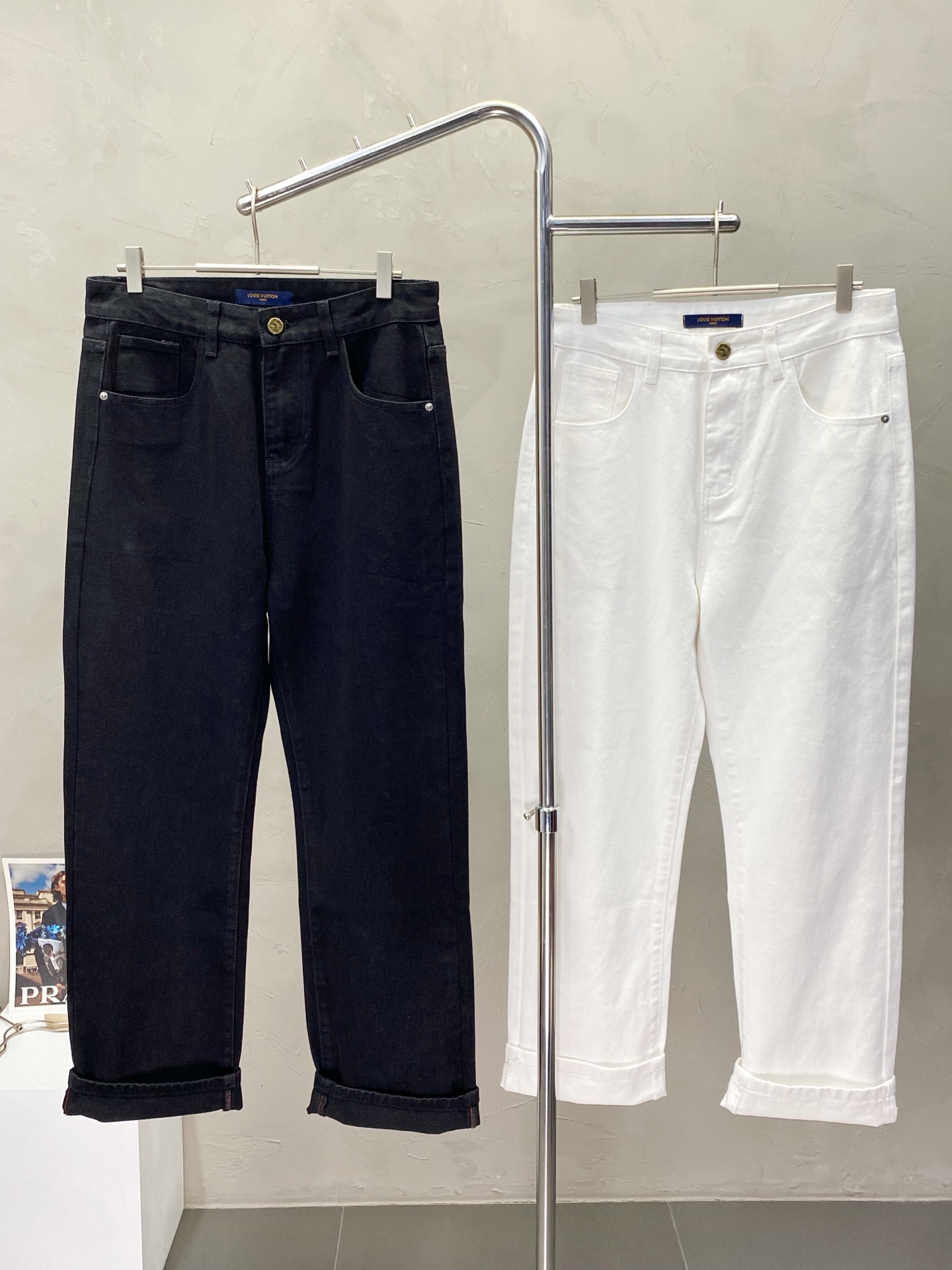 NO:161390,.Louis Vuitton exclusively for new casual jeans high-end version!  Customized fabrics for counters are breathable and comfortable, with impeccable details, and the brand element design concept reflects high quality. The feel is delicate and soft!  It is casually cut, with a great upper body style!  Number of codes: 28.30.32.34.36, louis vuitton,louis vuitton,jeans,alexander wang19860909.Louis Vuitton路易威登独家专供新款休闲牛仔裤 高端版本！专柜定制面料 透气舒适度高,细节无可挑剔,品牌元素设计理念,体现高品质.手感细腻柔软！呈现休闲裁剪,上身版型超赞！码数:28.30.32.34.36,,louis vuitton,louis vuitton,jeans,alexander wang,Men's clothing