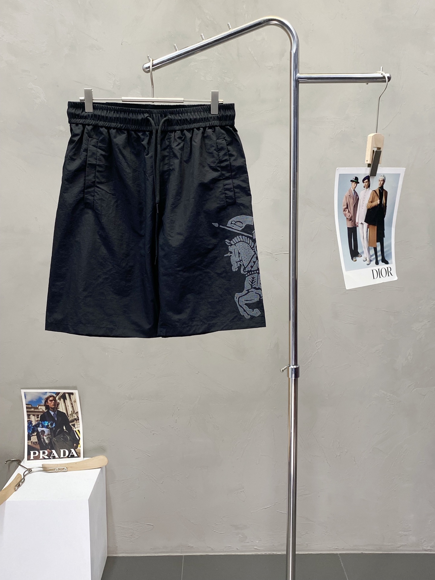 NO:161411,.Burberry exclusively offers new casual shorts high-end version!  Customized fabrics for counters are breathable and comfortable, with impeccable details, and the brand element design concept reflects high quality. The feel is delicate and soft!  It is casually cut, with a great upper body style!  Number of codes: M-3XL, burberry, burberry, shorts, alexander wang19860909.Burberry巴宝莉独家专供新款休闲短裤 高端版本！专柜定制面料 透气舒适度高,细节无可挑剔,品牌元素设计理念,体现高品质.手感细腻柔软！呈现休闲裁剪,上身版型超赞！码数:M-3XL,,burberry,burberry,shorts,alexander wang,Men's clothing