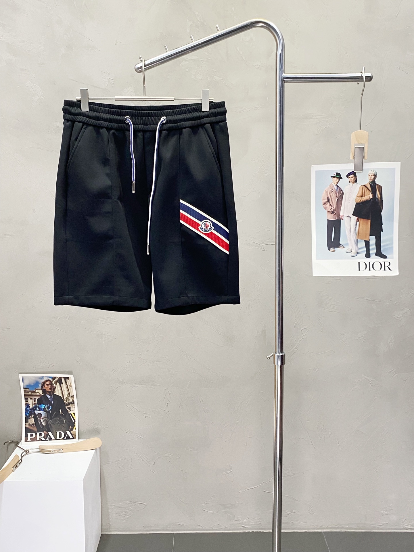 NO:161399,.Moncler mask exclusively for new casual shorts high-end version!  Customized fabrics for counters are breathable and comfortable, with impeccable details, and the brand element design concept reflects high quality. The feel is delicate and soft!  It is casually cut, with a great upper body style!  Number of codes: M-3XL, christian louboutin, Moncler, shorts, alexander wang19860909.Moncler蒙口独家专供新款休闲短裤 高端版本！专柜定制面料 透气舒适度高,细节无可挑剔,品牌元素设计理念,体现高品质.手感细腻柔软！呈现休闲裁剪,上身版型超赞！码数:M-3XL,,christian louboutin,Moncler,shorts,alexander wang,Men's clothing