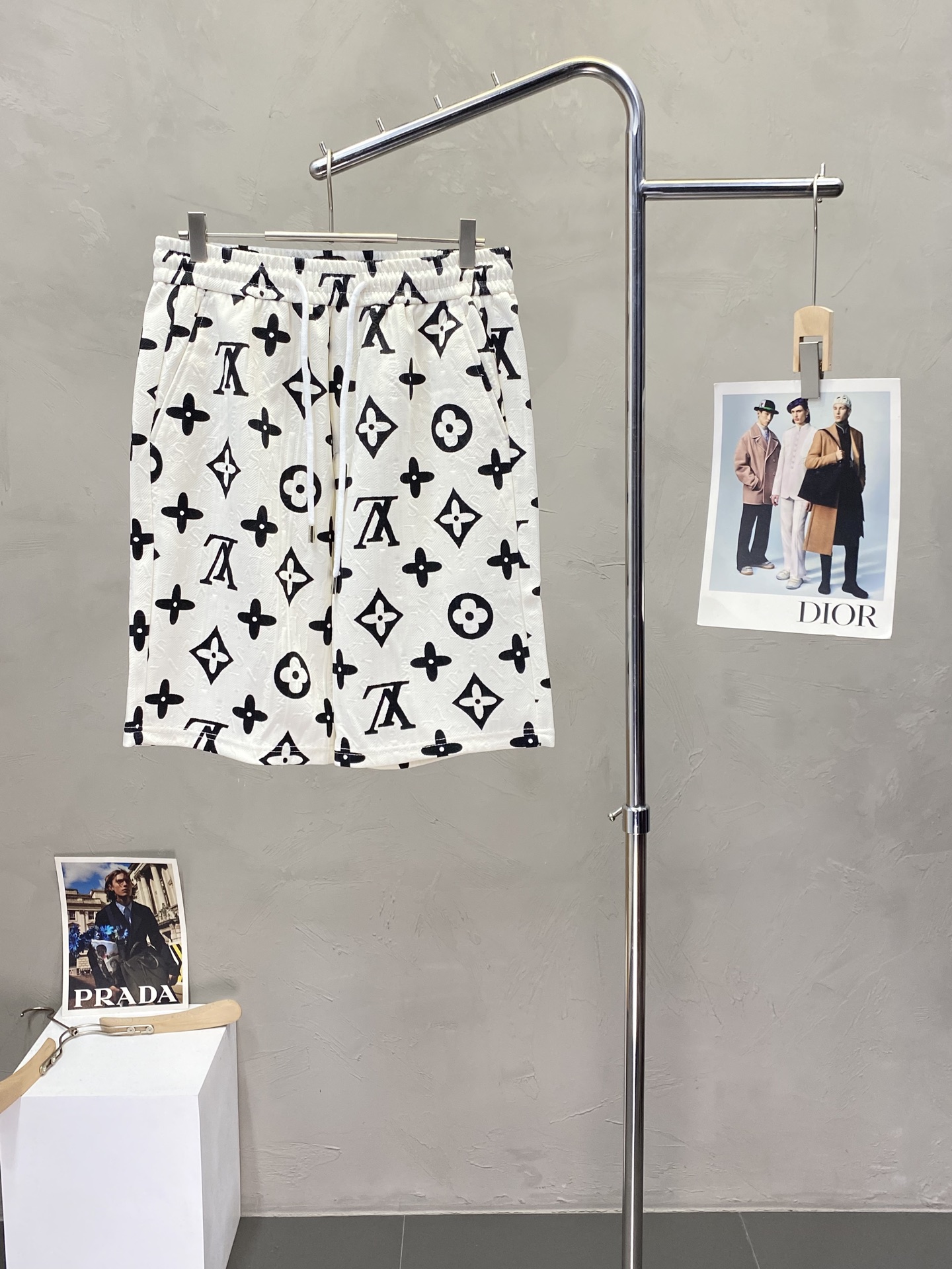 NO:161412,.Louis Vuitton exclusively for new casual shorts high-end version!  Customized fabrics for counters are breathable and comfortable, with impeccable details, and the brand element design concept reflects high quality. The feel is delicate and soft!  It is casually cut, with a great upper body style!  Number of codes: M-3XL, louis vuitton,louis vuitton, shorts,alexander wang19860909.Louis Vuitton路易威登独家专供新款休闲短裤 高端版本！专柜定制面料 透气舒适度高,细节无可挑剔,品牌元素设计理念,体现高品质.手感细腻柔软！呈现休闲裁剪,上身版型超赞！码数:M-3XL,,louis vuitton,louis vuitton,shorts,alexander wang,Men's clothing