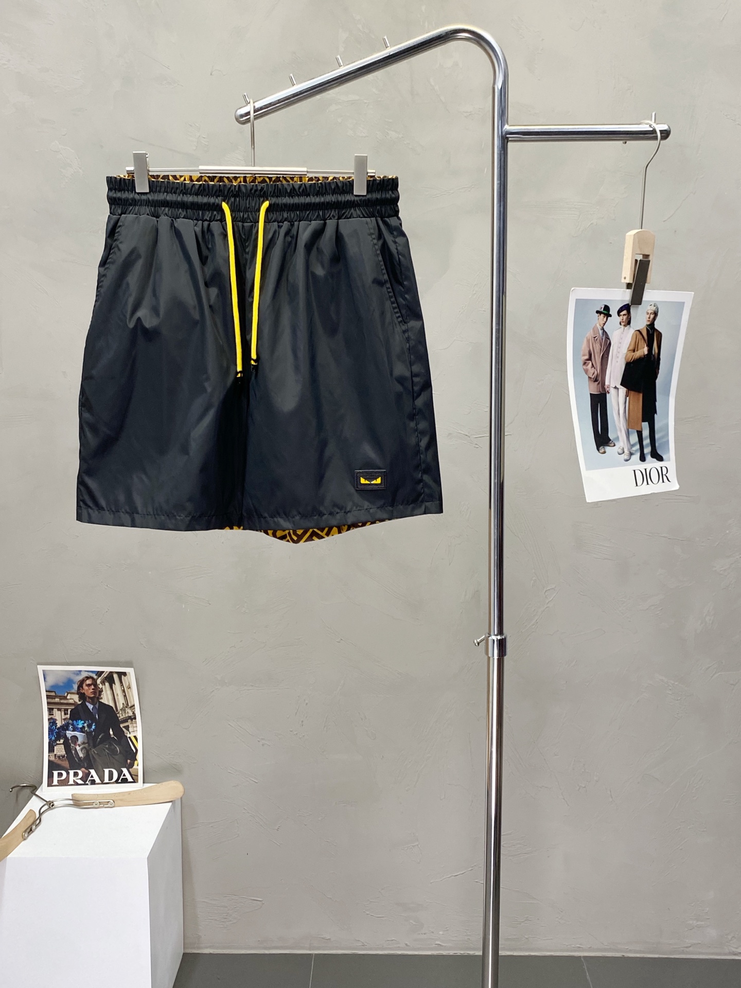 NO:161414,.FENDI exclusively offers new casual shorts, high-end version!  Double-sided design, custom-made fabric for counter, breathable and comfortable, impeccable details, brand element design concept, reflecting high quality. The feel is delicate and soft!  It is casually cut, with a great upper body style!  Number of codes: M-3XL, fendi, fendi, shorts, alexander wang19860909.FENDI芬迪独家专供新款休闲短裤 高端版本！双面穿设计 专柜定制面料 透气舒适度高,细节无可挑剔,品牌元素设计理念,体现高品质.手感细腻柔软！呈现休闲裁剪,上身版型超赞！码数:M-3XL,,fendi,fendi,shorts,alexander wang,Men's clothing