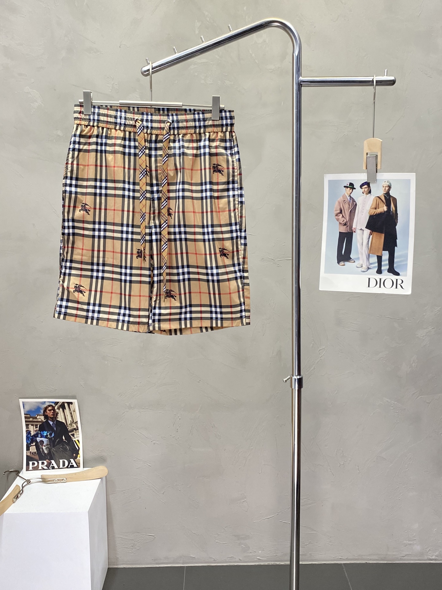 NO:161402,.Burberry exclusively offers new casual shorts high-end version!  Customized fabrics for counters are breathable and comfortable, with impeccable details, and the brand element design concept reflects high quality. The feel is delicate and soft!  It is casually cut, with a great upper body style!  Number of codes: M-3XL, burberry, burberry, shorts, alexander wang19860909.Burberry巴宝莉独家专供新款休闲短裤 高端版本！专柜定制面料 透气舒适度高,细节无可挑剔,品牌元素设计理念,体现高品质.手感细腻柔软！呈现休闲裁剪,上身版型超赞！码数:M-3XL,,burberry,burberry,shorts,alexander wang,Men's clothing