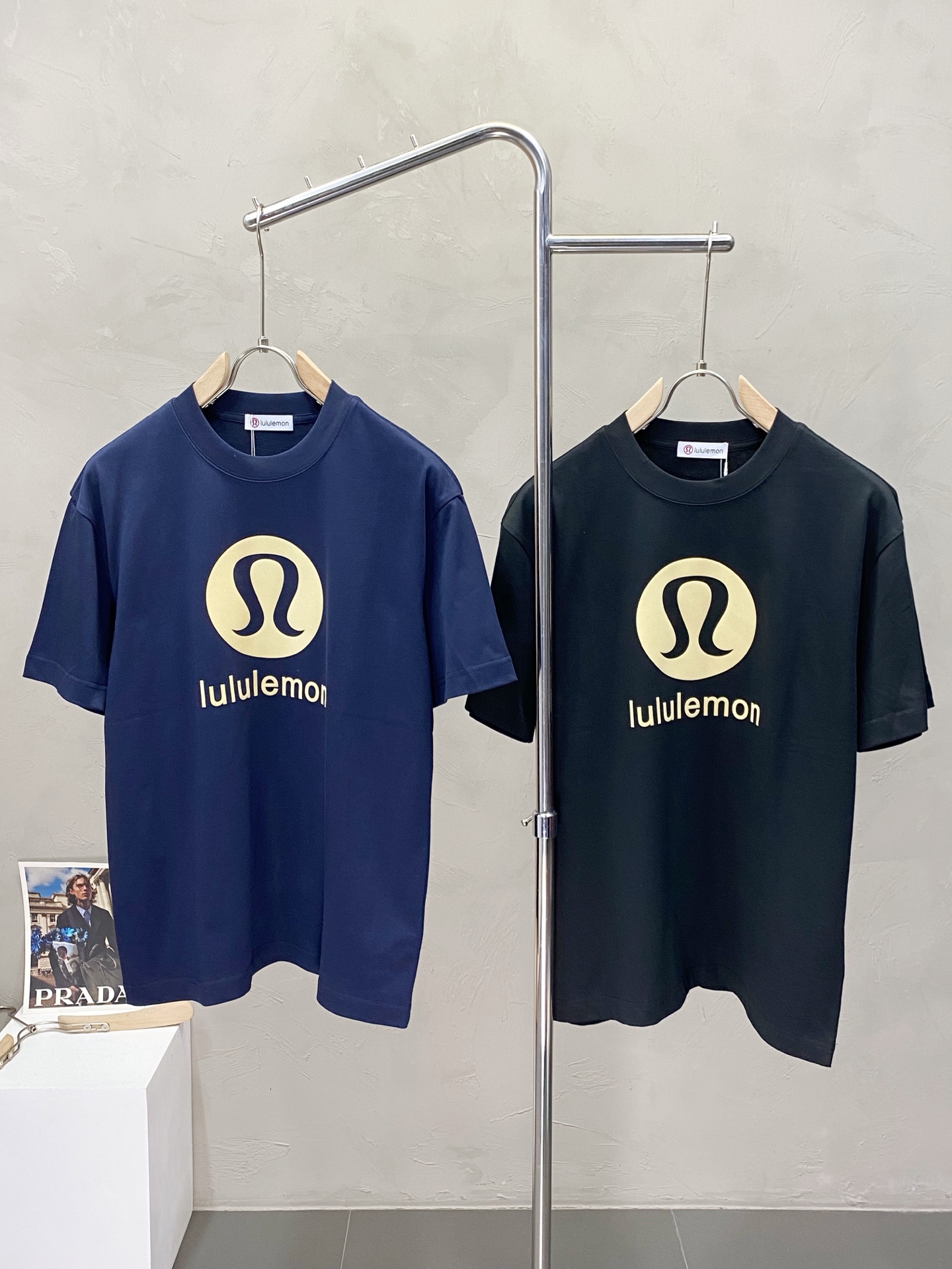 NO:161434,.Lululemon exclusively offers new original single men's casual short sleeves, high-end customization, high-end version, fashionable and versatile imported fabric, super soft and delicate, skin-friendly and comfortable to wear, high-end boutique, OEM, fine-made top body, very good, men's essential items, three standards, 46-54,,T-shirt,alexander wang19860909.Lululemon露露乐蒙独家专供新款原单男士休闲短袖 高端定制 高端版本 时尚百搭爆款进口面料 手感超柔软细腻 穿着亲肤舒适 高端精品 代工厂精细做上身非常赞 男士必备单品 三标齐全 码数46-54,,T-shirt,alexander wang,Men's clothing