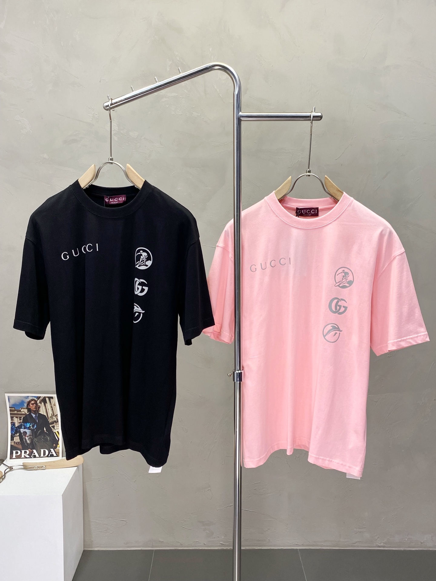 NO:162674,.Gucci exclusively offers new men's casual short sleeves, high-end customization, high-end version, fashionable and versatile imported fabric, super soft and delicate, skin-friendly and comfortable to wear, high-end boutique, OEM, fine-made top body, very good, men's essential items, three standards, S-3XL,,gucci,gucci, T-shirt, alexander wang19860909.Gucci古驰独家专供新款男士休闲短袖 高端定制 高端版本 时尚百搭爆款进口面料 手感超柔软细腻 穿着亲肤舒适 高端精品 代工厂精细做上身非常赞 男士必备单品 三标齐全 码数S-3XL,,gucci,gucci,T-shirt,alexander wang,Men's clothing
