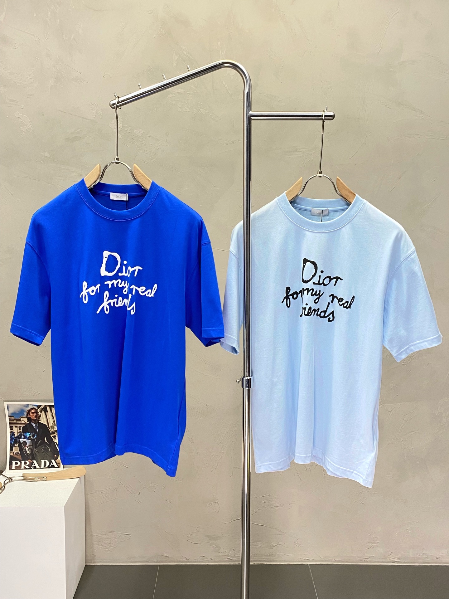 NO:161424,.Dior exclusively offers new men's casual short sleeves, high-end customization, high-end version, fashionable and versatile imported fabric, super soft and delicate, skin-friendly and comfortable to wear, high-end boutique, OEM, fine production, very good for the upper body, men's essential items, complete three standards, S-3XL,,dior,dior,T-shirt,alexander wang19860909.Dior迪奥独家专供新款男士休闲短袖 高端定制 高端版本 时尚百搭爆款进口面料 手感超柔软细腻 穿着亲肤舒适 高端精品 代工厂精细做上身非常赞 男士必备单品 三标齐全 码数S-3XL,,dior,dior,T-shirt,alexander wang,Men's clothing