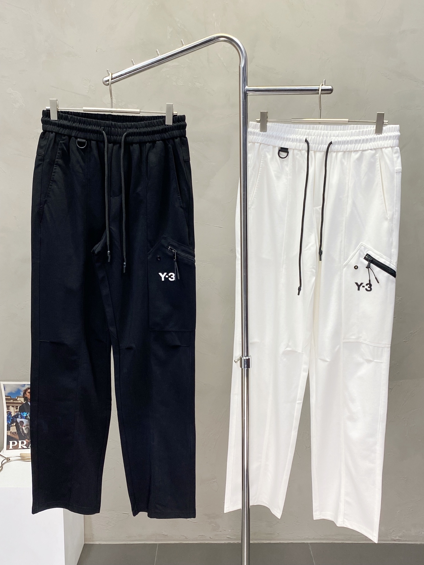 NO:161413,.Y-3 Yamamoto Yoshi exclusively offers new spring and summer casual pants, high-end version!  Customized fabrics for counters are breathable and comfortable, with impeccable details. The brand element design concept reflects high quality. The feel is delicate and soft!  It is casually cut, with a great upper body style!  Code number M-3XL, alexander wang19860909.Y-3山本耀司独家专供新款春夏休闲裤 高端版本！专柜定制面料 透气舒适度高,细节无可挑剔.品牌元素设计理念,体现高品质.手感细腻柔软！呈现休闲裁剪,上身版型超赞！码数M-3XL,,alexander wang,Men's clothing