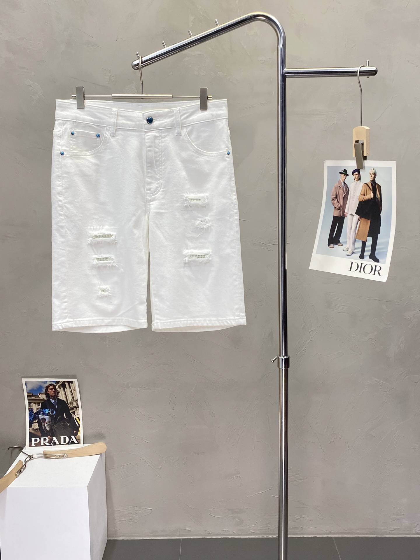 NO:161407,.Louis Vuitton exclusively for new styles, casual denim shorts high-end version!  Customized fabrics for counters are breathable and comfortable, with impeccable details, and the brand element design concept reflects high quality. Logo pattern, delicate and soft feel!  It is casually cut, with a great upper body style!  Count 28-38, louis vuitton,louis vuitton,shorts,alexander wang19860909.Louis Vuitton路易威登独家专供新款 休闲牛仔短裤高端版本！专柜定制面料 透气舒适度高,细节无可挑剔,品牌元素设计理念,体现高品质.logo图案,手感细腻柔软！呈现休闲裁剪,上身版型超赞！码数28-38,,louis vuitton,louis vuitton,shorts,alexander wang,Men's clothing