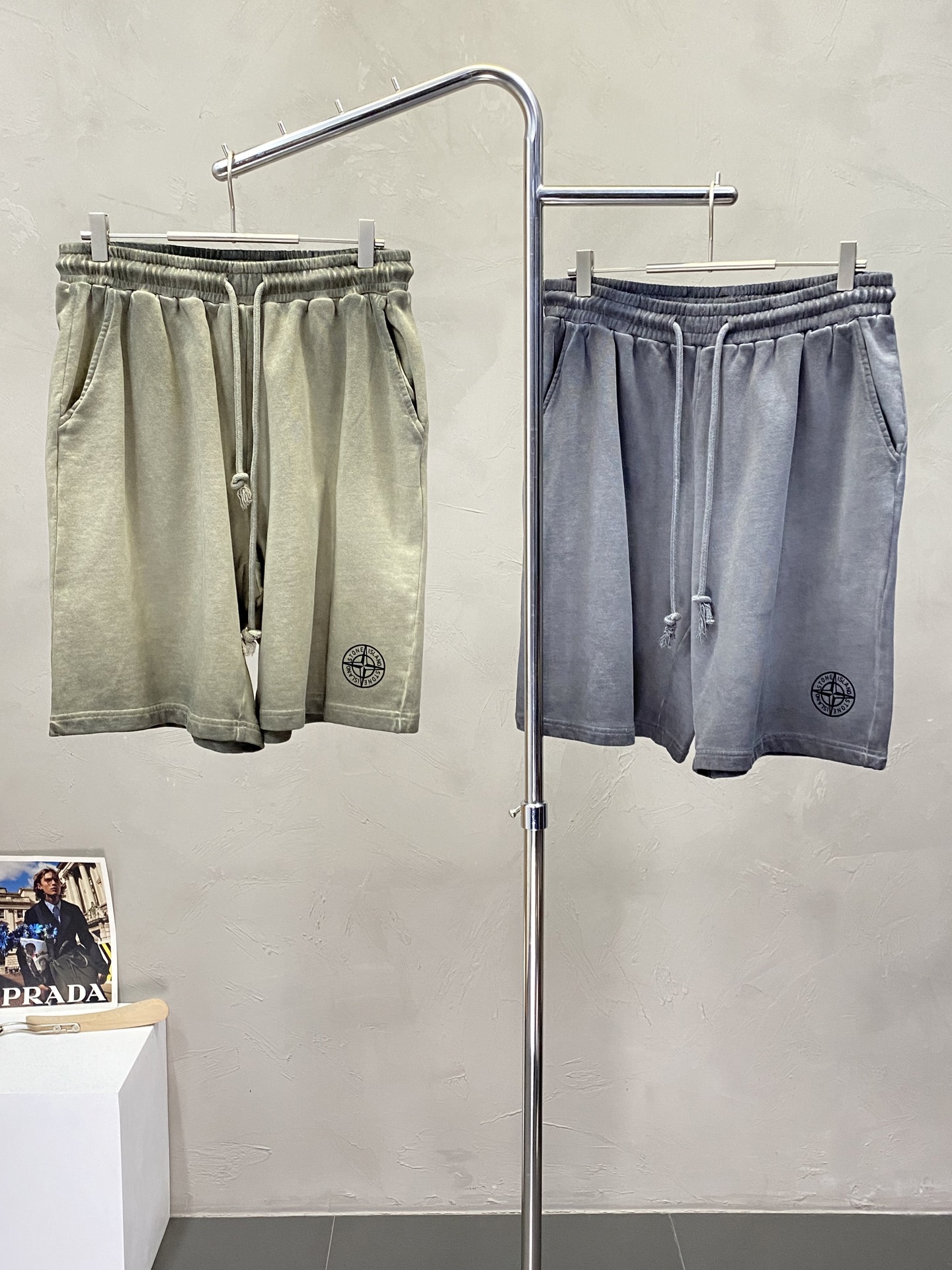 NO:161405,.STONE ISLAND Stone Island exclusively offers the new spring and summer shorts high-end version!  Customized fabrics for counters are breathable and comfortable, with impeccable details, and the brand element design concept reflects high quality. The feel is delicate and soft!  It is casually cut, with a great upper body style!  S-2XL, shorts, alexander wang19860909.STONE ISLAND石头岛独家专供新款春夏短裤高端版本！专柜定制面料 透气舒适度高,细节无可挑剔,品牌元素设计理念,体现高品质.手感细腻柔软！呈现休闲裁剪,上身版型超赞！码数S-2XL,,shorts,alexander wang,Men's clothing