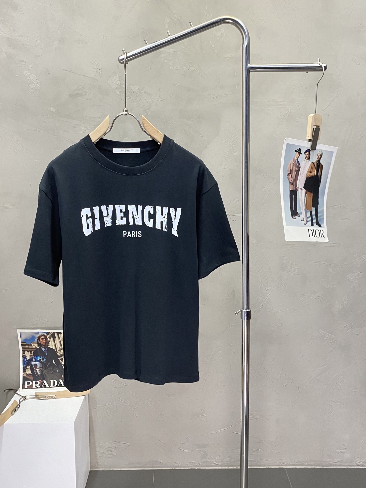 NO:161429,.Givenchy exclusively offers new original single men's casual short sleeves, high-end customization, high-end version, fashionable and versatile imported fabric, super soft and delicate, skin-friendly and comfortable to wear, high-end boutique, OEM, fine-made, very good for the upper body, men's essential items, complete three standards, S-2XL, given, given, given, T-shirt, alexander wang19860909.Givenchy纪梵希独家专供新款原单男士休闲短袖 高端定制 高端版本 时尚百搭爆款进口面料 手感超柔软细腻 穿着亲肤舒适 高端精品 代工厂精细做上身非常赞 男士必备单品 三标齐全 码数S-2XL,,givenchy,givenchy,T-shirt,alexander wang,Men's clothing