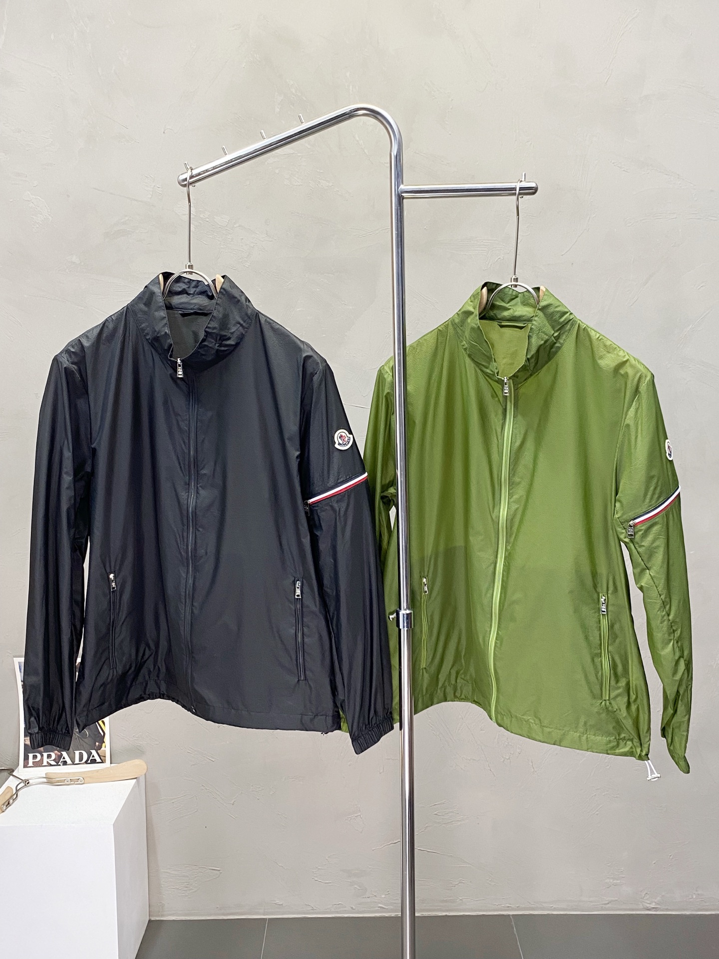 NO:162717,.Moncler mask exclusively provides new styles of original single men's casual spring and summer thin jacket, sun protection clothes. Breathable and comfortable, high-end customization, high-end customization, fashionable and versatile imported fabric, super soft and delicate, skin-friendly and comfortable to wear, high-end boutique, OEM, fine-made top body, very good, men's essential items, three standards, complete code M-3XL,,christian louboutin,Moncler, jackets & coats,alexander wang19860909.Moncler蒙口独家专供新款原单男士休闲春夏薄外套 防晒衣.透气舒适 高端定制 高版本 时尚百搭爆款进口面料 手感超柔软细腻 穿着亲肤舒适 高端精品 代工厂精细做上身非常赞 男士必备单品 三标齐全 码数M-3XL,,christian louboutin,Moncler,jackets & coats,alexander wang,Men's clothing