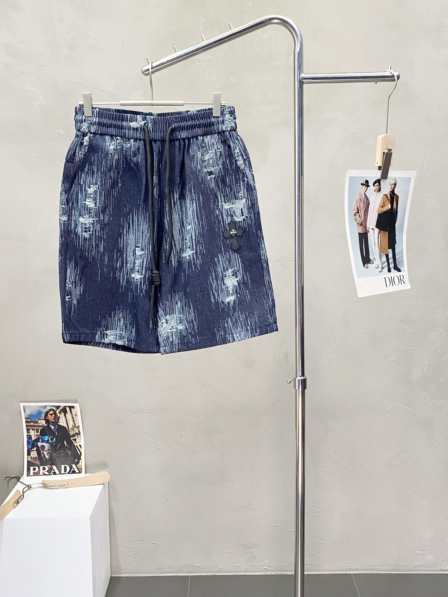 NO:162665,.Chrome Hearts exclusively for new casual shorts, high-end version!  Customized fabrics for counters are breathable and comfortable, with impeccable details, and the brand element design concept reflects high quality. The feel is delicate and soft!  It is casually cut, with a great upper body style!  Number of codes 48-56, Chrome hearts, Chrome hearts, shorts, alexander wang19860909.Chrome Hearts克罗心独家专供新款休闲短裤,高端版本！专柜定制面料 透气舒适度高,细节无可挑剔,品牌元素设计理念,体现高品质.手感细腻柔软！呈现休闲裁剪,上身版型超赞！码数48-56,,chrome hearts,chrome hearts,shorts,alexander wang,Men's clothing