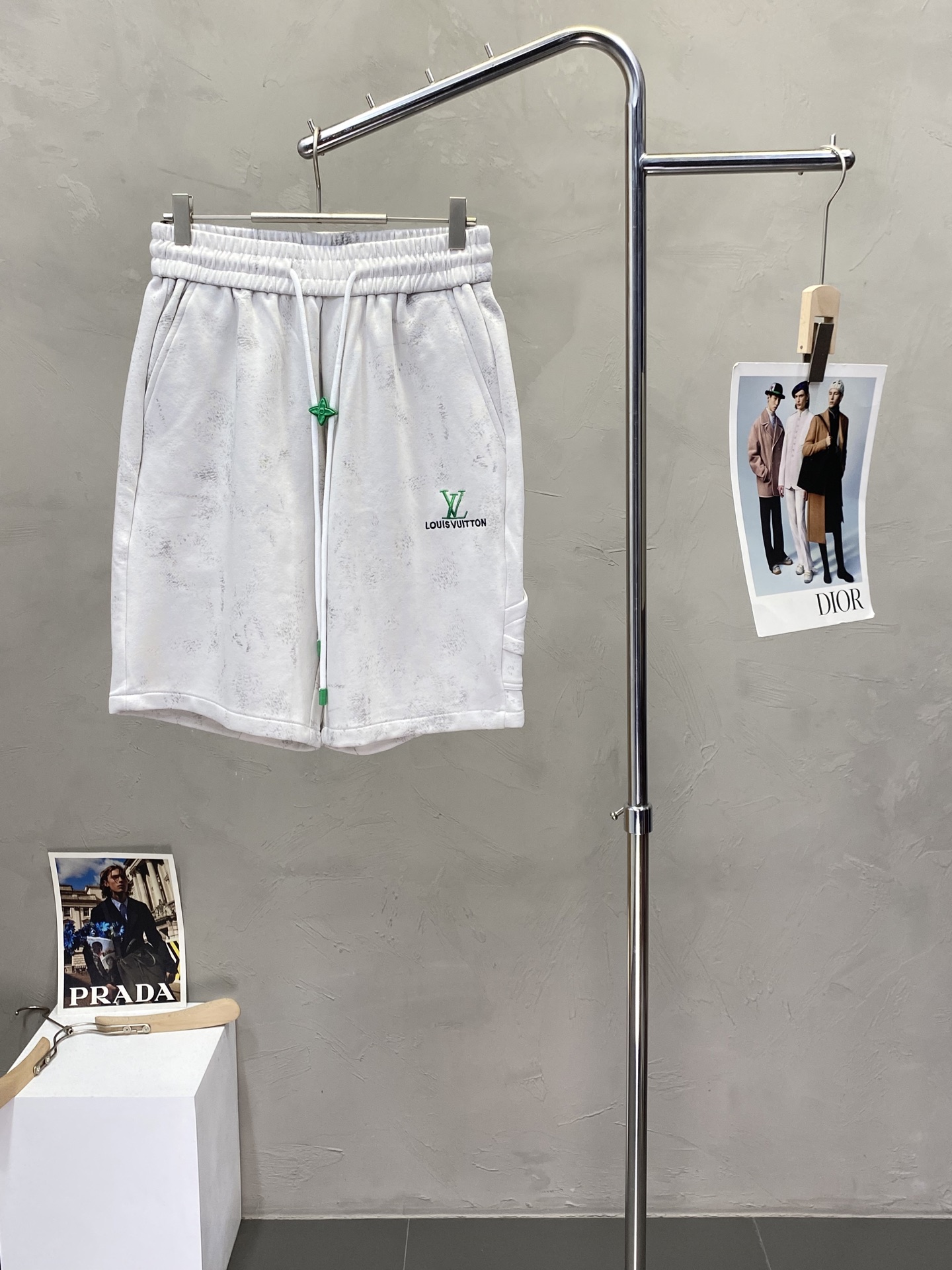 NO:162683,.Louis Vuitton exclusively offers new casual shorts, high-end version!  Customized fabrics for counters are breathable and comfortable, with impeccable details, and the brand element design concept reflects high quality. The feel is delicate and soft!  It is casually cut, with a great upper body style!  Count 48-56, louis vuitton,louis vuitton,shorts,alexander wang19860909.Louis Vuitton路易威登独家专供新款休闲短裤,高端版本！专柜定制面料 透气舒适度高,细节无可挑剔,品牌元素设计理念,体现高品质.手感细腻柔软！呈现休闲裁剪,上身版型超赞！码数48-56,,louis vuitton,louis vuitton,shorts,alexander wang,Men's clothing