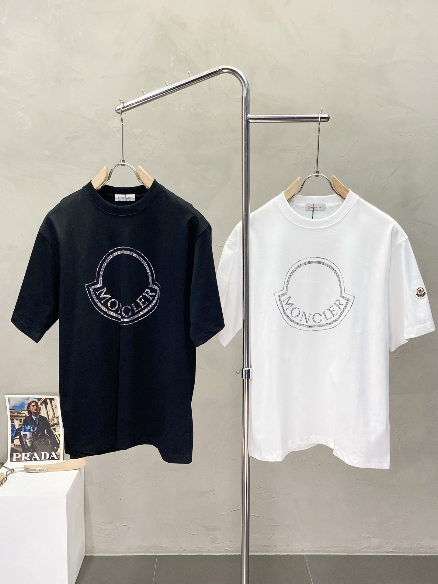 NO:162696,.Moncler mask exclusively provides new original single men's casual short sleeves, high-end customization, high-end version, fashionable and versatile imported fabric, super soft and delicate, skin-friendly and comfortable to wear, high-end boutique, OEM factory fine-made top body, very good men's essential items, three standards, complete code number M-2XL,,christian louboutin,Moncler,T-shirt,alexander wang19860909.Moncler蒙口独家专供新款原单男士休闲短袖 高端定制 高版本 时尚百搭爆款进口面料 手感超柔软细腻 穿着亲肤舒适 高端精品 代工厂精细做上身非常赞 男士必备单品 三标齐全 码数M-2XL,,christian louboutin,Moncler,T-shirt,alexander wang,Men's clothing