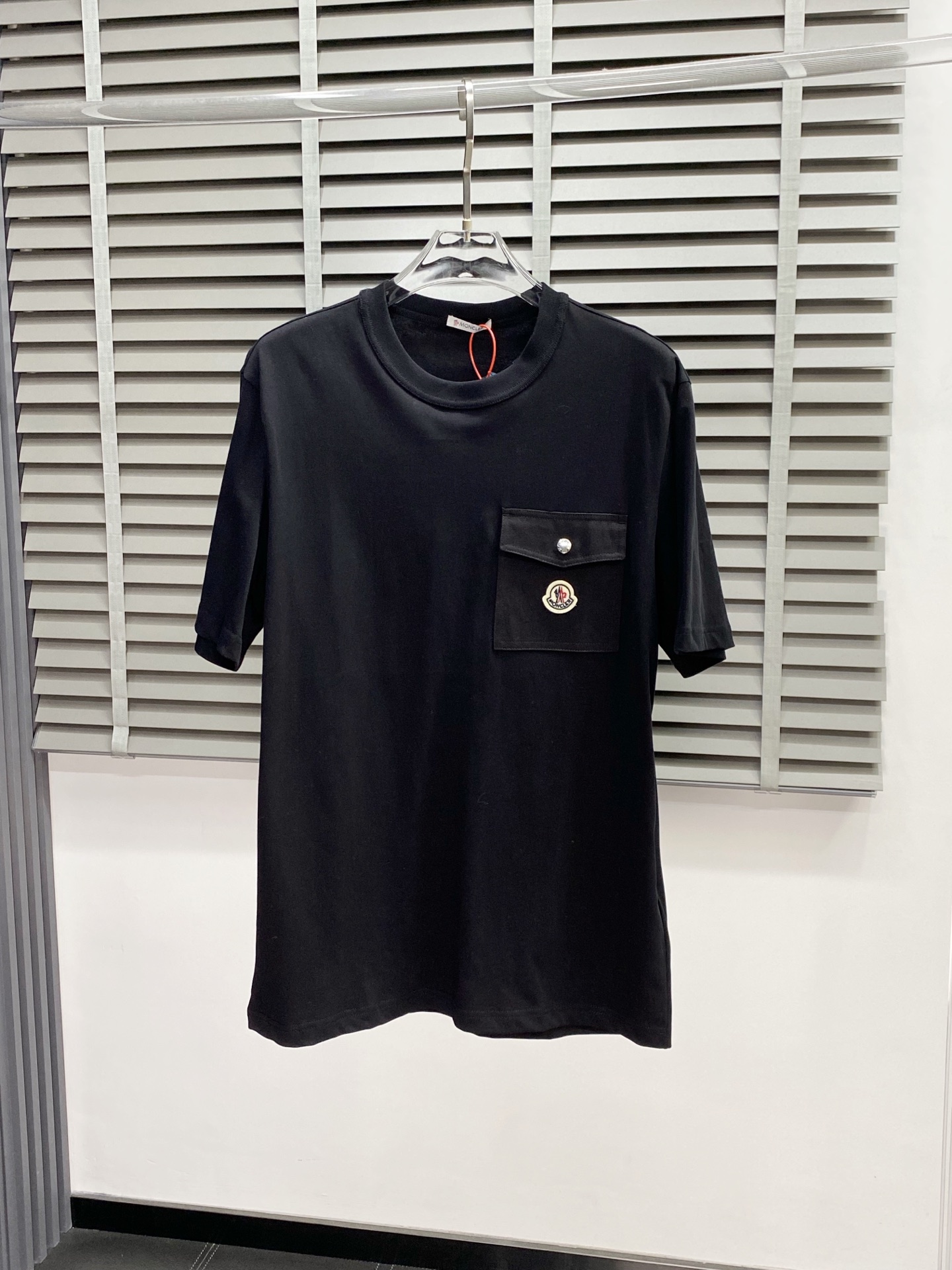 NO:162719,.Moncler mask exclusively available for new styles, casual short-sleeved high-end version!  Customized fabrics for counters are breathable and comfortable, with impeccable details, and the brand element design concept reflects high quality. Logo pattern, delicate and soft feel!  It is casually cut, with a great upper body style!  S-XL, christian louboutin, Moncler, T-shirt, alexander wang19860909.Moncler蒙口独家专供新款 休闲短袖 高端版本！专柜定制面料 透气舒适度高,细节无可挑剔,品牌元素设计理念,体现高品质.logo图案,手感细腻柔软！呈现休闲裁剪,上身版型超赞！码数S-XL,,christian louboutin,Moncler,T-shirt,alexander wang,Men's clothing