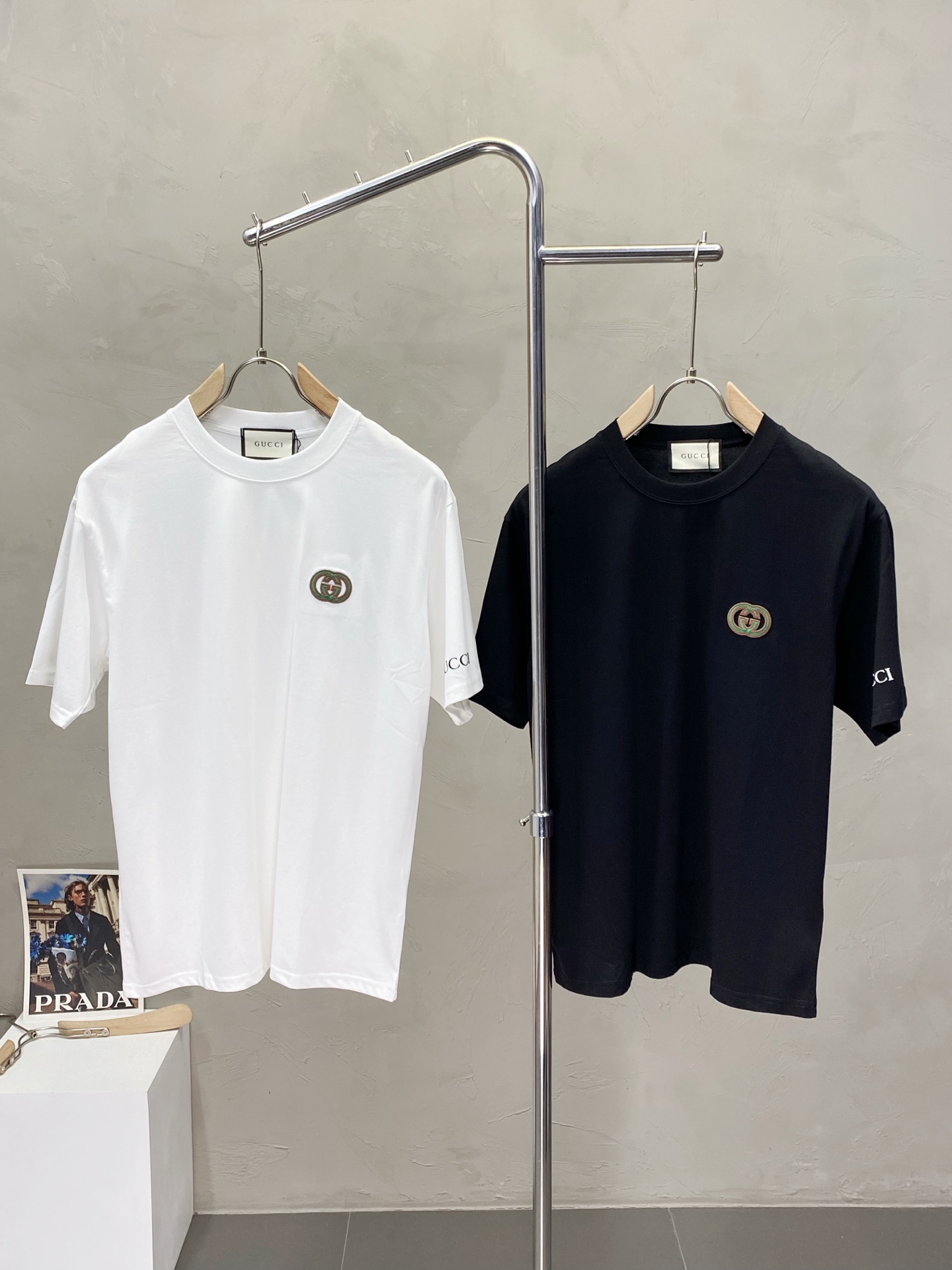 NO:162678,.Gucci exclusively offers new original single men's casual short sleeves, high-end customization, high-end version, fashionable and versatile imported fabric, super soft and delicate, skin-friendly and comfortable to wear, high-end boutique, OEM, fine production, very good for the upper body, men's essential items, complete three standards, S-2XL,,gucci,gucci,T-shirt,alexander wang19860909.Gucci古驰独家专供新款原单男士休闲短袖 高端定制 高端版本 时尚百搭爆款进口面料 手感超柔软细腻 穿着亲肤舒适 高端精品 代工厂精细做上身非常赞 男士必备单品 三标齐全 码数S-2XL,,gucci,gucci,T-shirt,alexander wang,Men's clothing