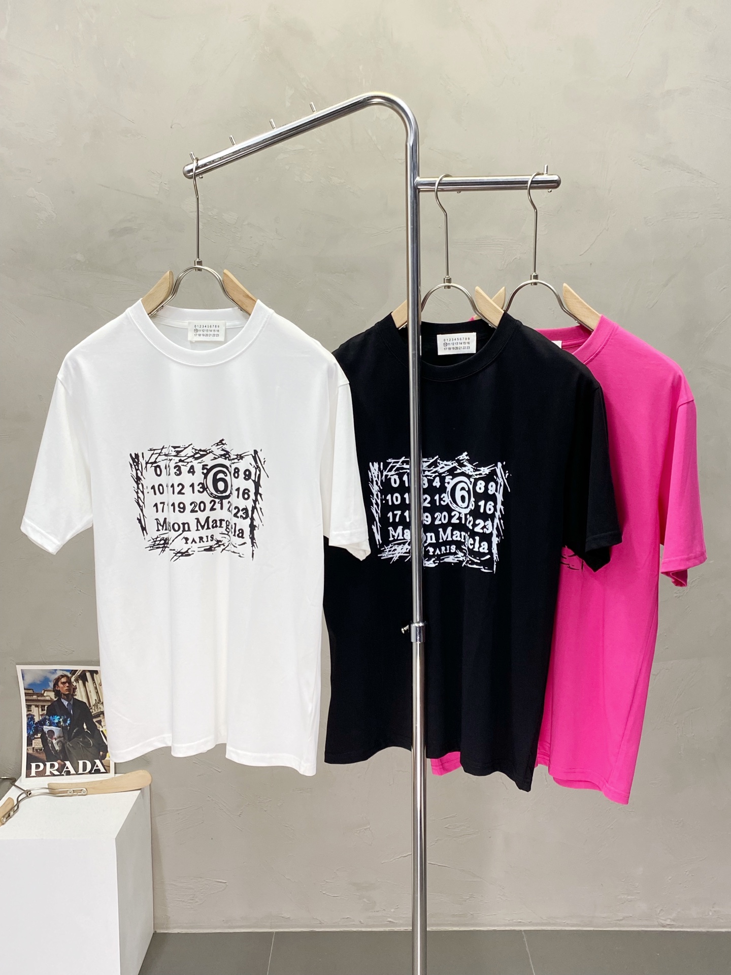 NO:162699,.Madison Margiela Madison Margiela exclusively offers new original single men's casual short sleeves, high-end customization, high-end version, fashionable and versatile imported fabric, super soft and delicate, skin-friendly and comfortable to wear, high-end boutique, OEM factory fine-made top body very good, men's essential items, complete three standards, S-2XL,,masion margiela, T-shirt, alexander wang19860909.Madison Margiela梅森马吉拉独家专供新款原单男士休闲短袖 高端定制 高端版本 时尚百搭爆款进口面料 手感超柔软细腻 穿着亲肤舒适 高端精品 代工厂精细做上身非常赞 男士必备单品 三标齐全 码数S-2XL,,masion margiela,T-shirt,alexander wang,Men's clothing