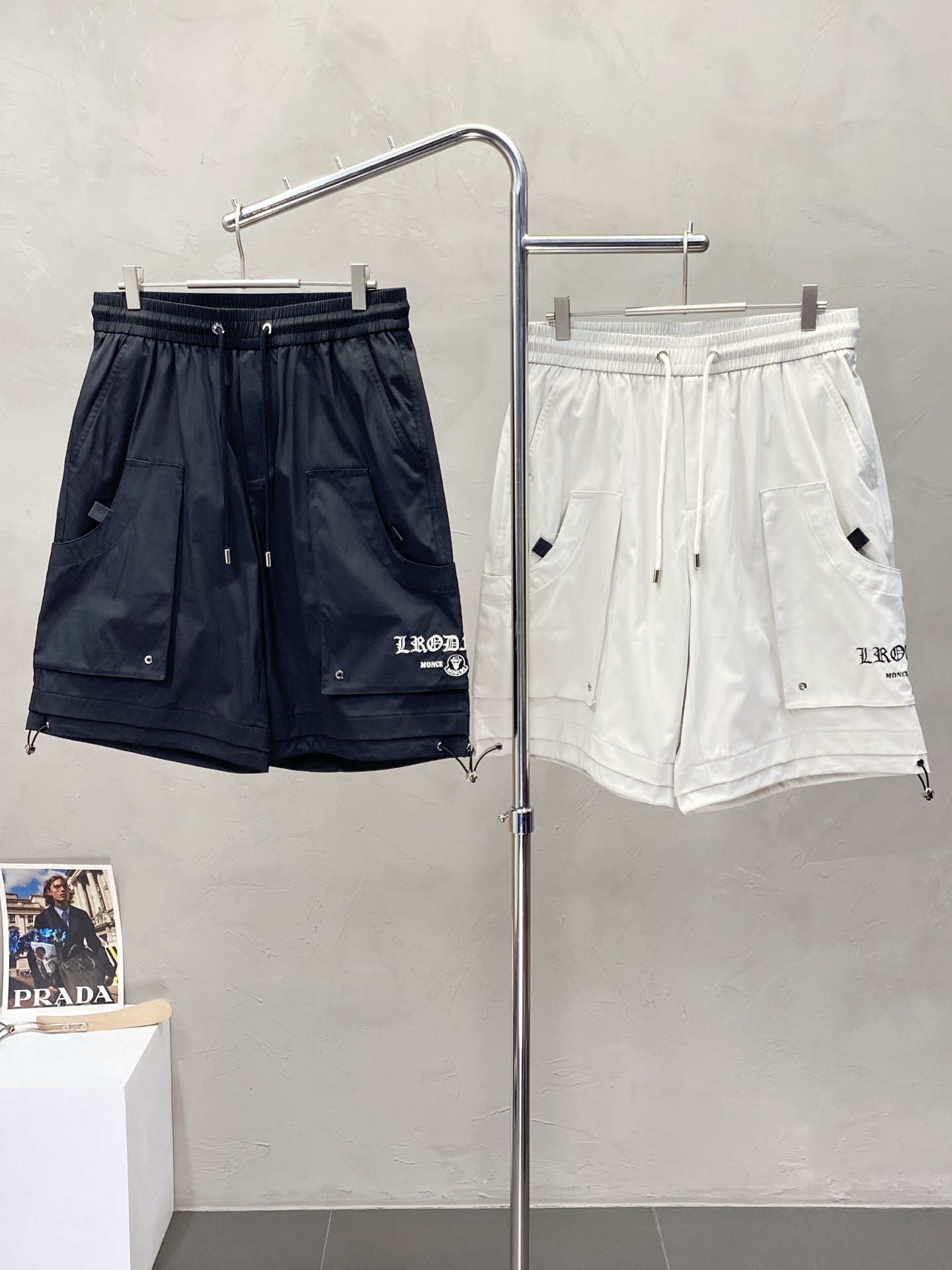 NO:162672,.Moncler hooded & Chrome Hearts exclusively for new casual shorts high-end versions!  Customized fabrics for counters are breathable and comfortable, with impeccable details, and the brand element design concept reflects high quality. The feel is delicate and soft!  It is casually cut, with a great upper body style!  Number of codes: 46-56, christian louboutin,chrome hearts,chrome hearts,moncler, shorts,alexander wang19860909.Moncler蒙口&Chrome Hearts克罗心独家专供新款休闲短裤高端版本！专柜定制面料 透气舒适度高,细节无可挑剔,品牌元素设计理念,体现高品质.手感细腻柔软！呈现休闲裁剪,上身版型超赞！码数: 46-56,,christian louboutin,chrome hearts,chrome hearts,Moncler,shorts,alexander wang,Men's clothing