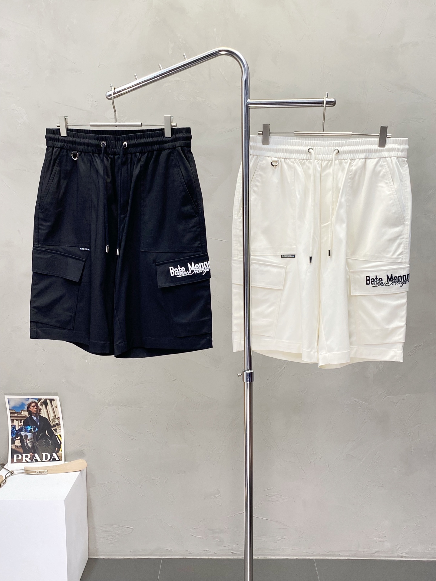 NO:162677,.Balenciga Balenciga & Bottega Veneta exclusively offers new casual shorts high-end versions!  Customized fabrics for counters are breathable and comfortable, with impeccable details, and the brand element design concept reflects high quality. The feel is delicate and soft!  It is casually cut, with a great upper body style!  Number of codes: 46-56, balenciaga,balenciaga,bottega veneta,bottega veneta,shorts,alexander wang19860909.Balenciga巴黎世家&Bottega Veneta葆蝶家独家专供新款休闲短裤高端版本！专柜定制面料 透气舒适度高,细节无可挑剔,品牌元素设计理念,体现高品质.手感细腻柔软！呈现休闲裁剪,上身版型超赞！码数: 46-56,,balenciaga,balenciaga,bottega veneta,bottega veneta,shorts,alexander wang,Men's clothing