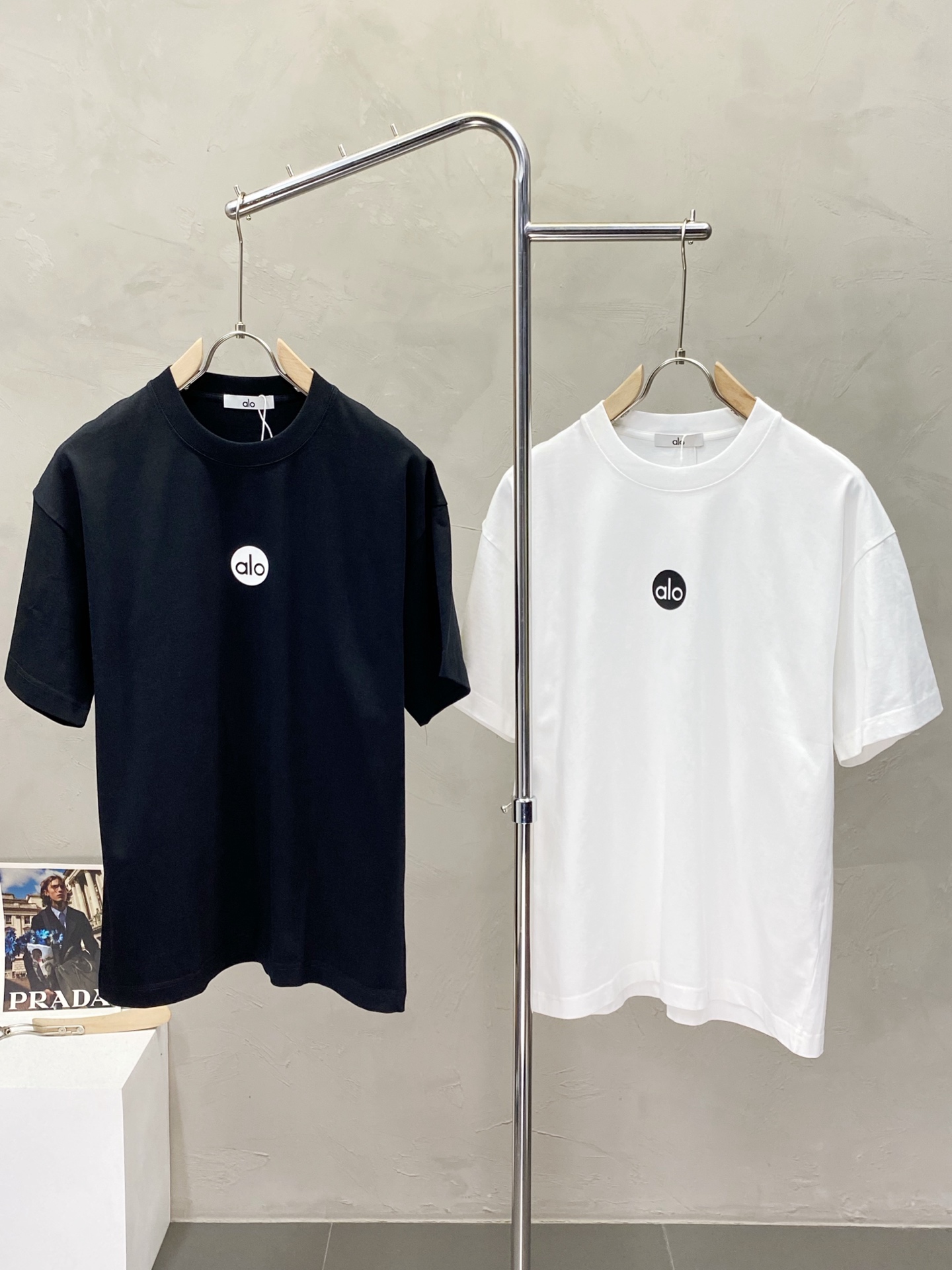 NO:162680,.Alo Yoga exclusively offers new original single men's casual short sleeves, high-end customization, high-version, fashionable and versatile imported fabric, super soft and delicate, skin-friendly and comfortable to wear, high-end boutique, OEM, fine-made, very good for the upper body, men's essential items, complete three standards, 46-54,,T-shirt,alexander wang19860909.Alo Yoga独家专供新款原单男士休闲短袖 高端定制 高版本 时尚百搭爆款进口面料 手感超柔软细腻 穿着亲肤舒适 高端精品 代工厂精细做上身非常赞 男士必备单品 三标齐全 码数46-54,,T-shirt,alexander wang,Men's clothing